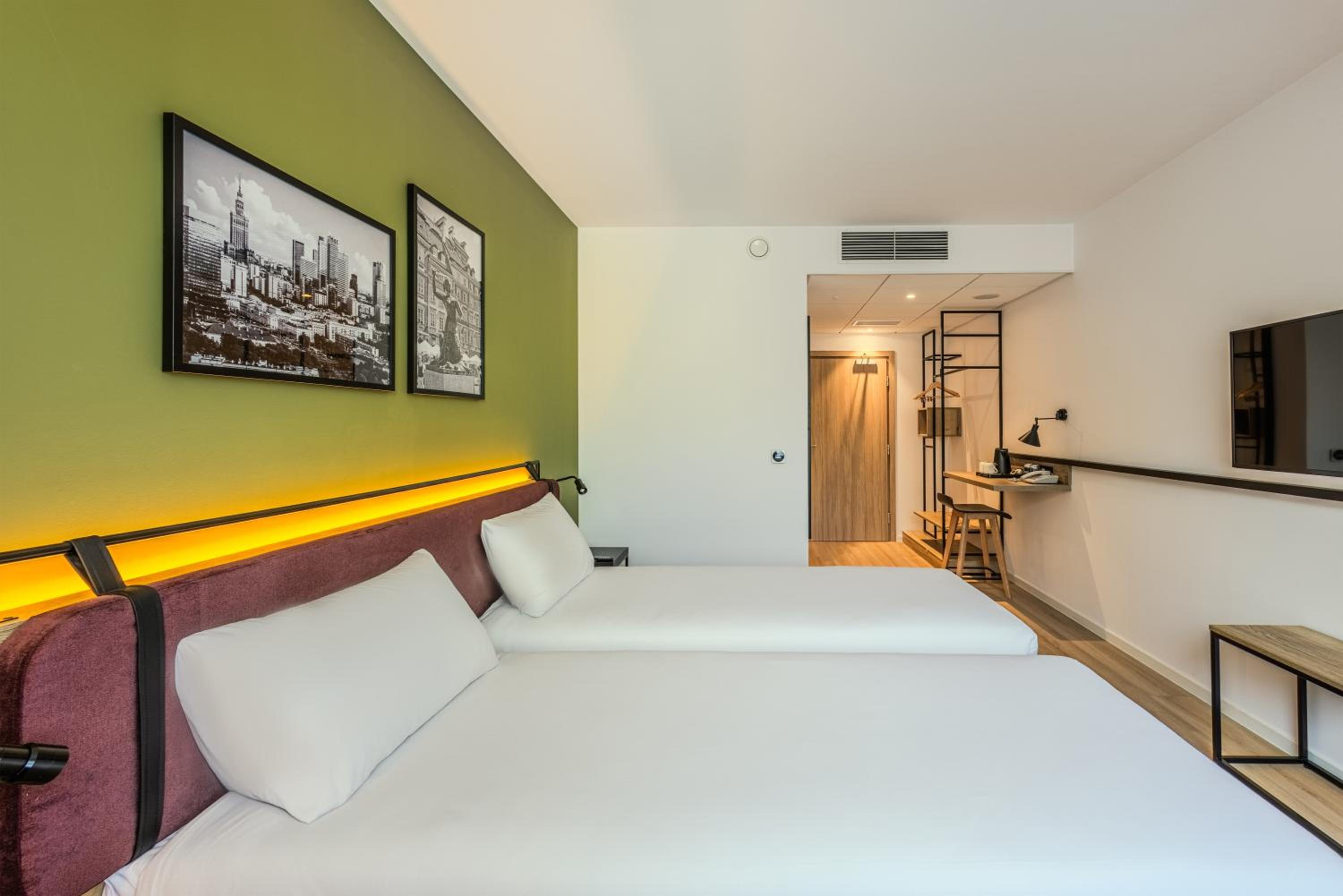 Standard Twin Room - Photo 13