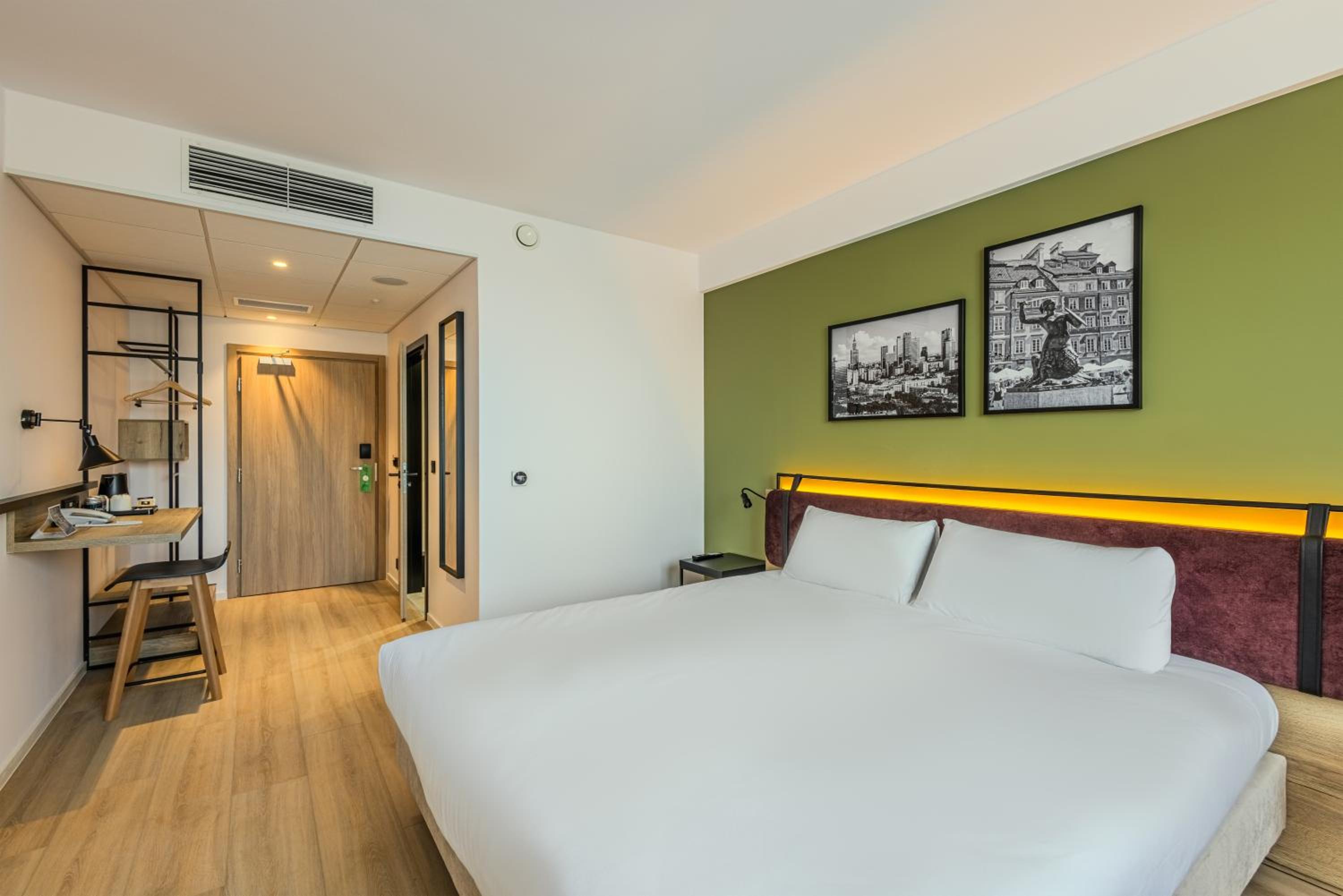 Standard King Room - Photo 6