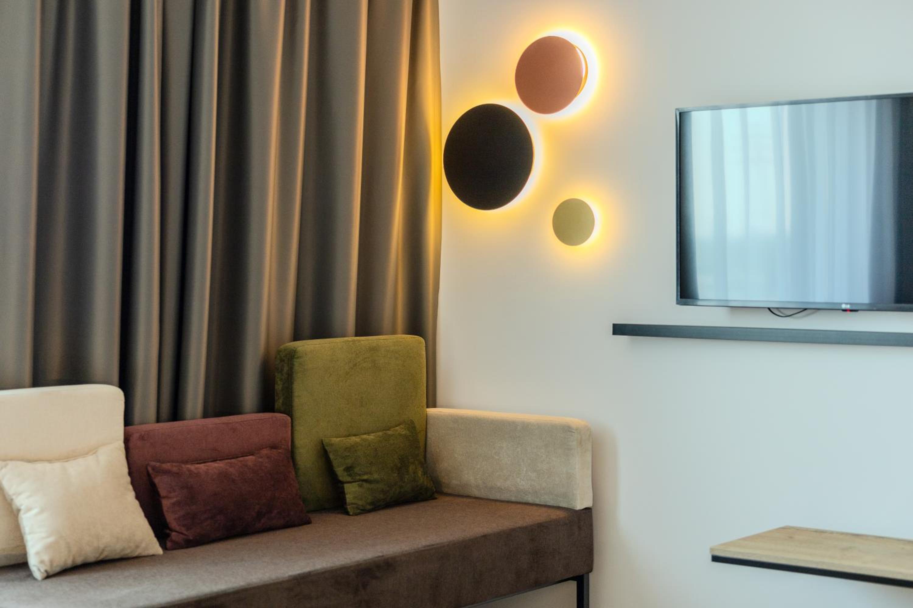 Standard King Room - Photo 8