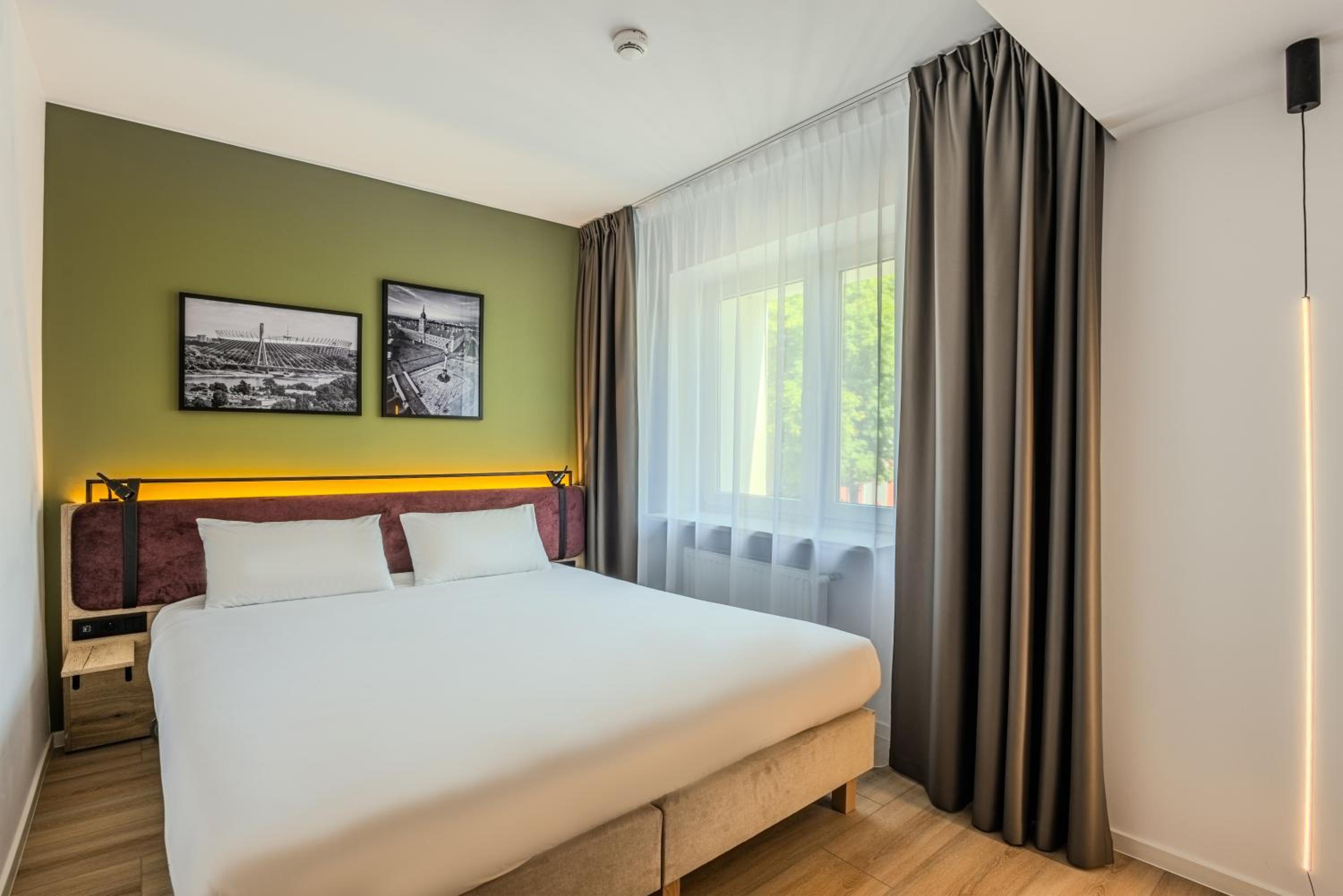 Standard King Room - Photo 9