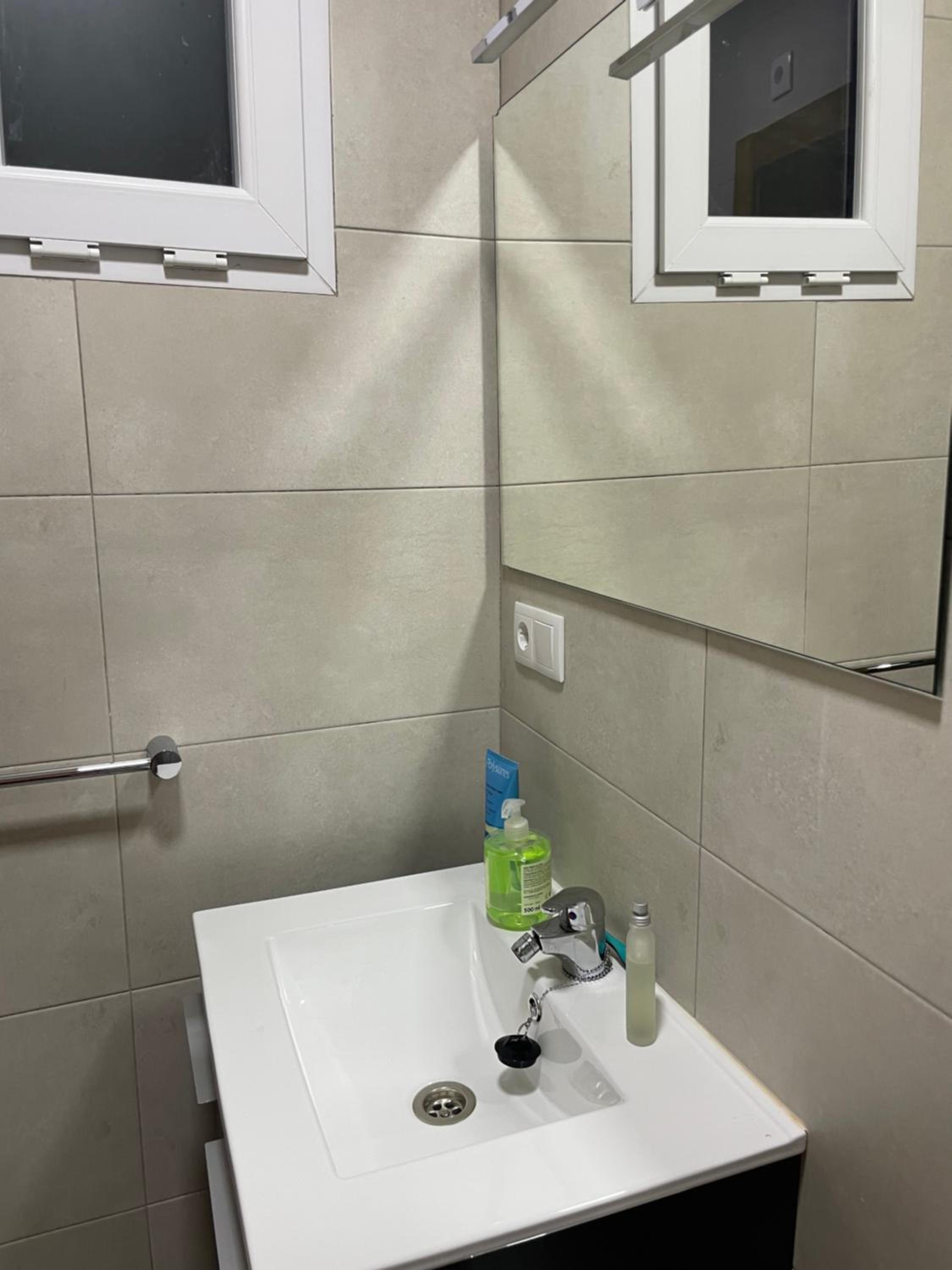 Double Room - Photo 8