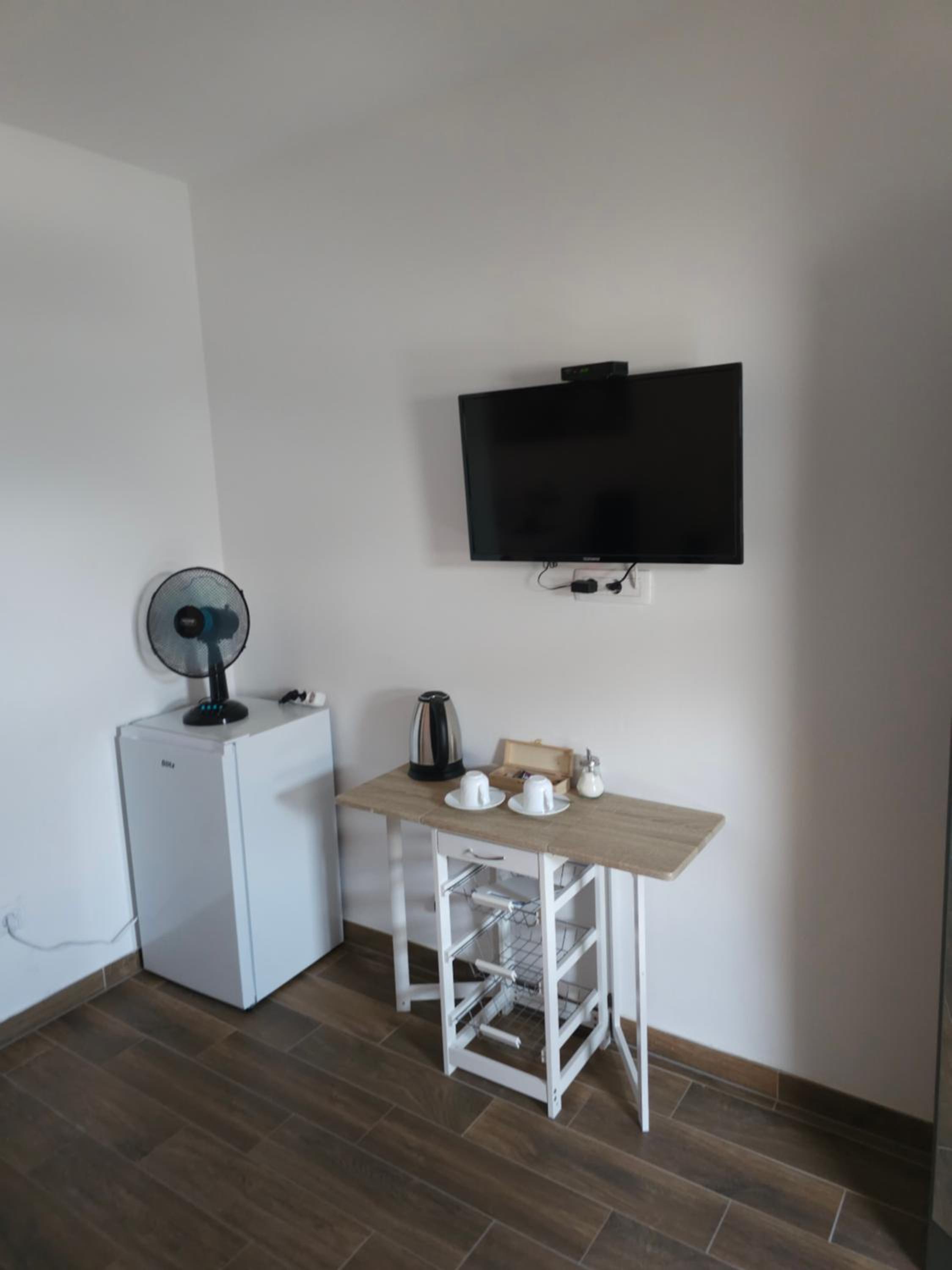 Deluxe Double Room with Balcony - Photo 2