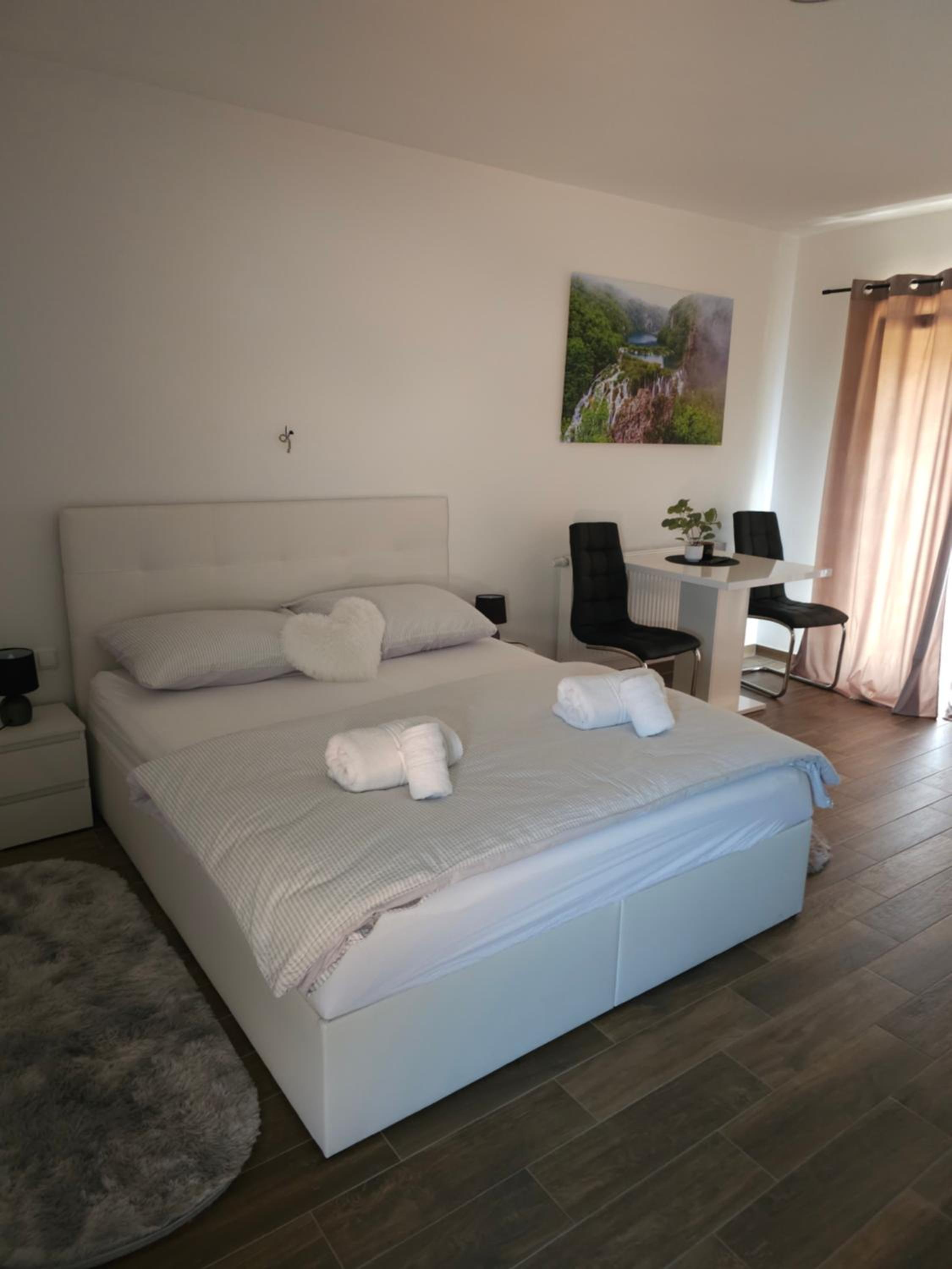 Deluxe Double Room with Balcony - Photo 3