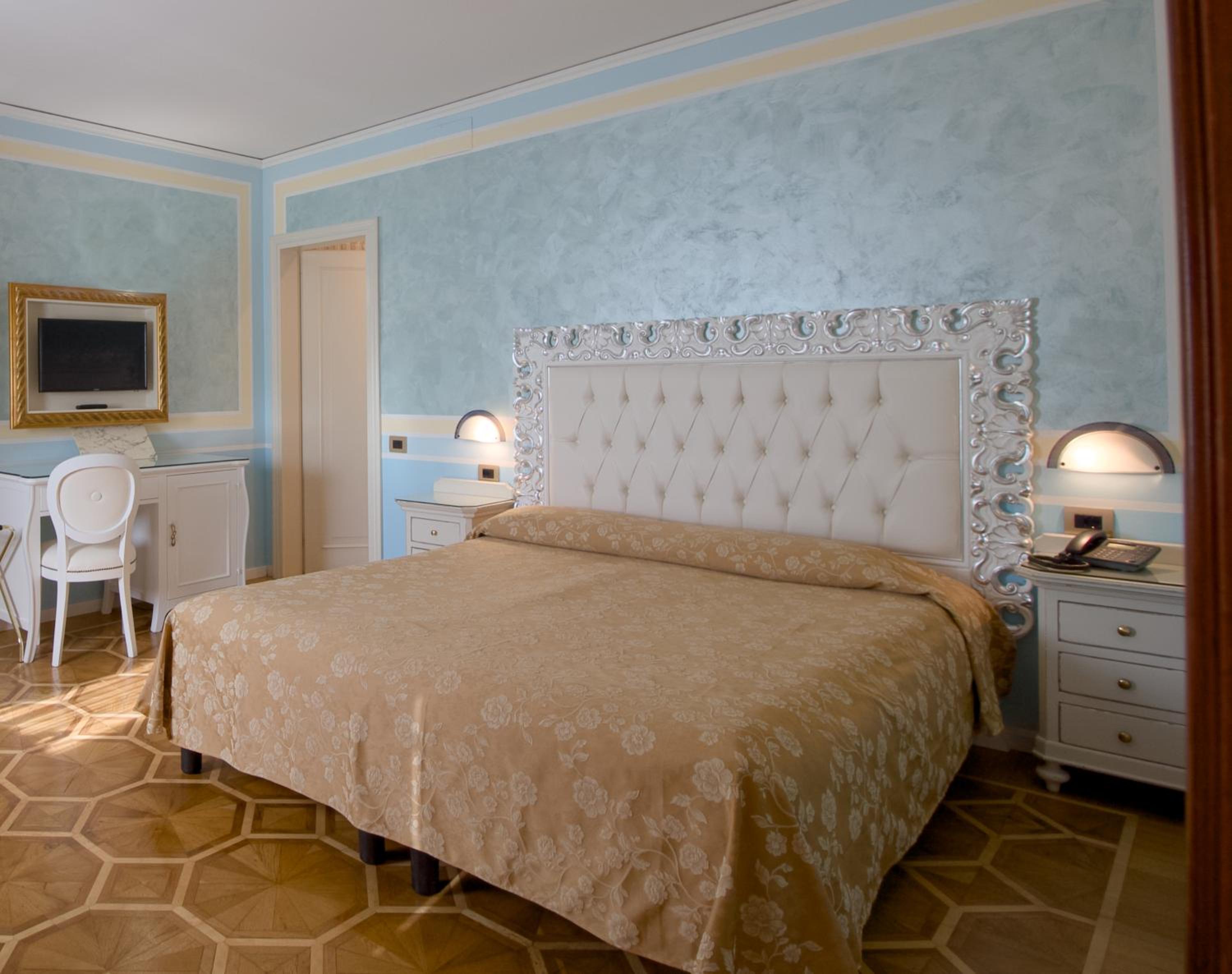 Superior Double or Twin Room photo 3