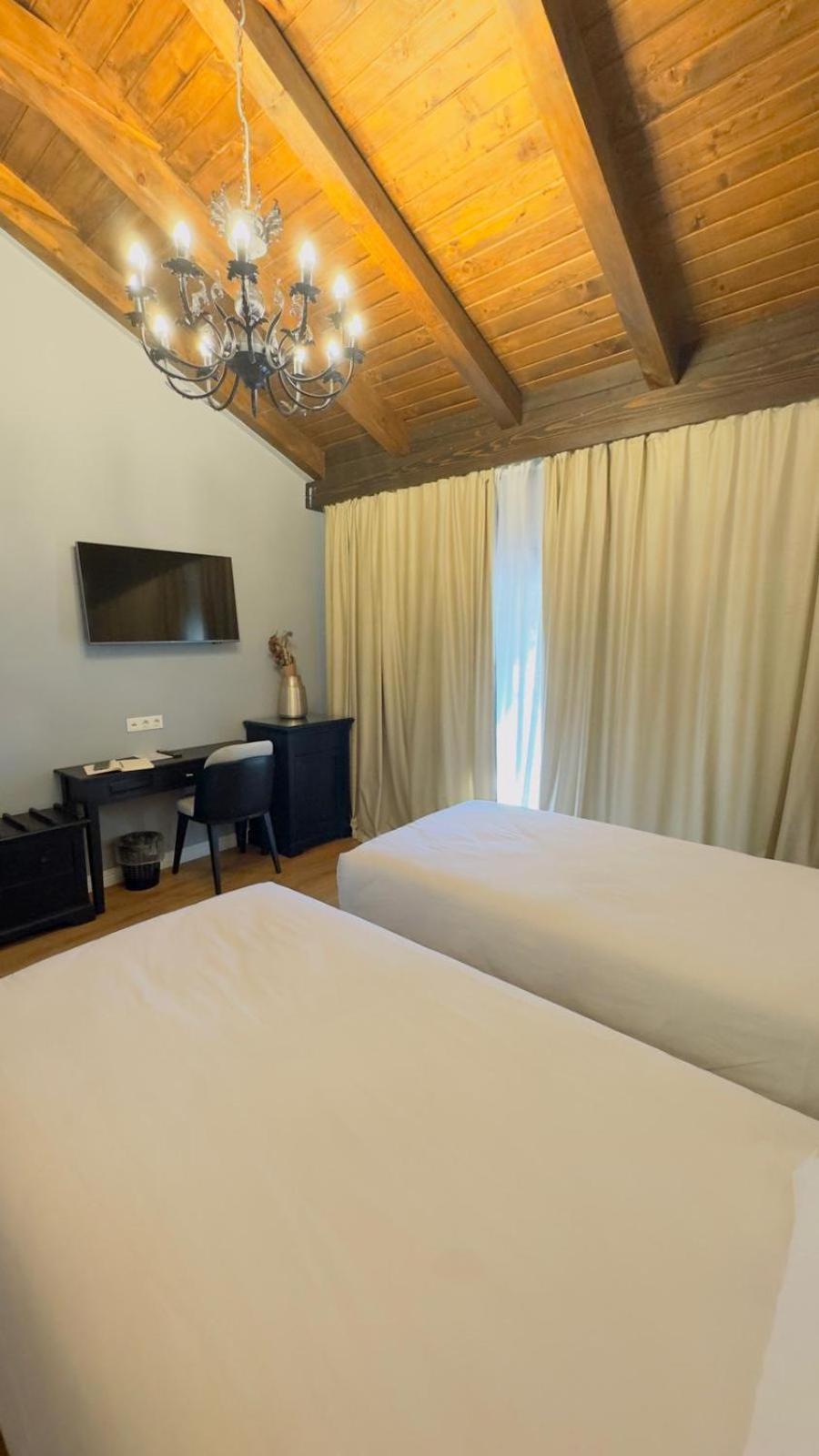 Superior Double or Twin Room with Pool View photo 1