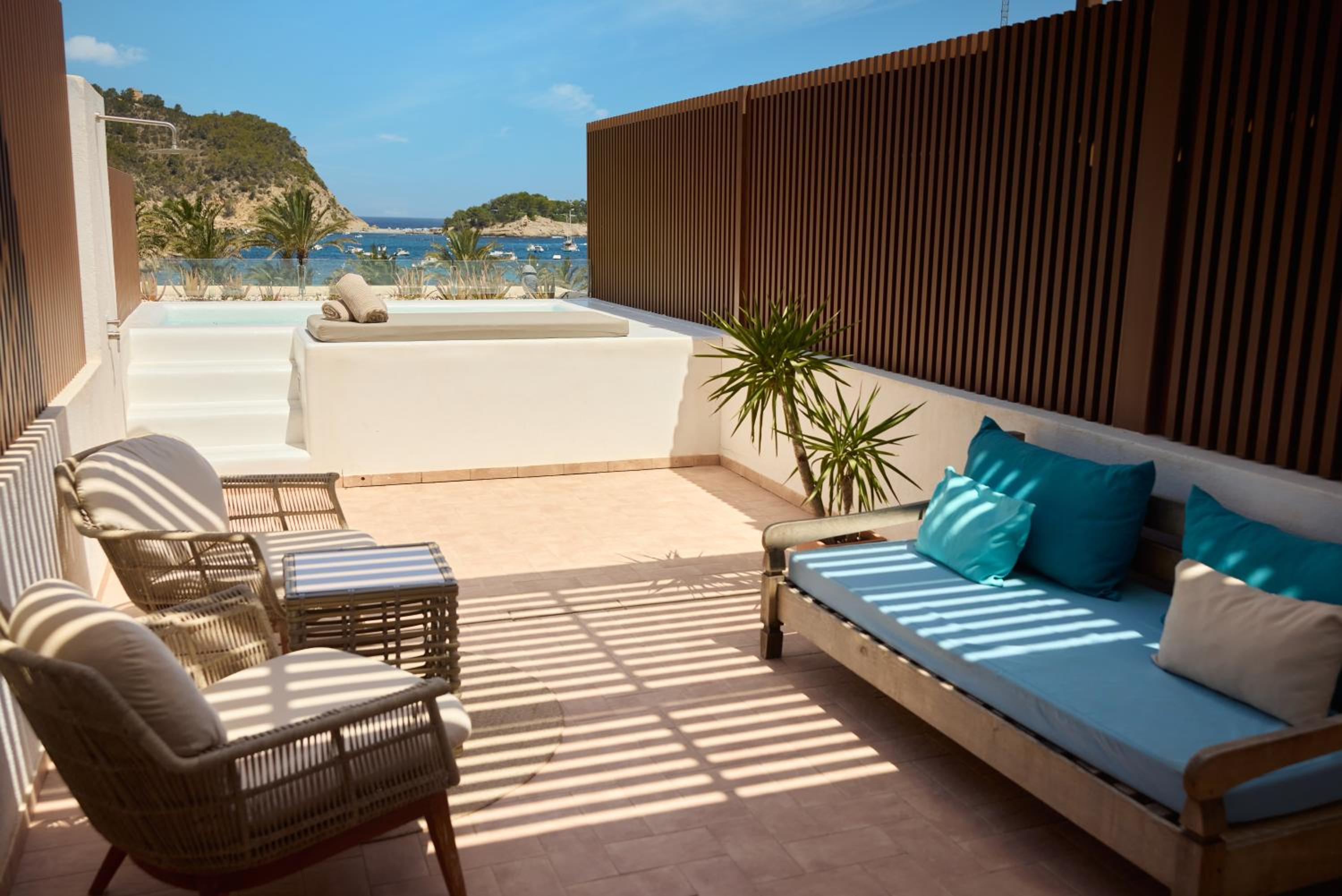 The Club Junior King Suite with Sea View