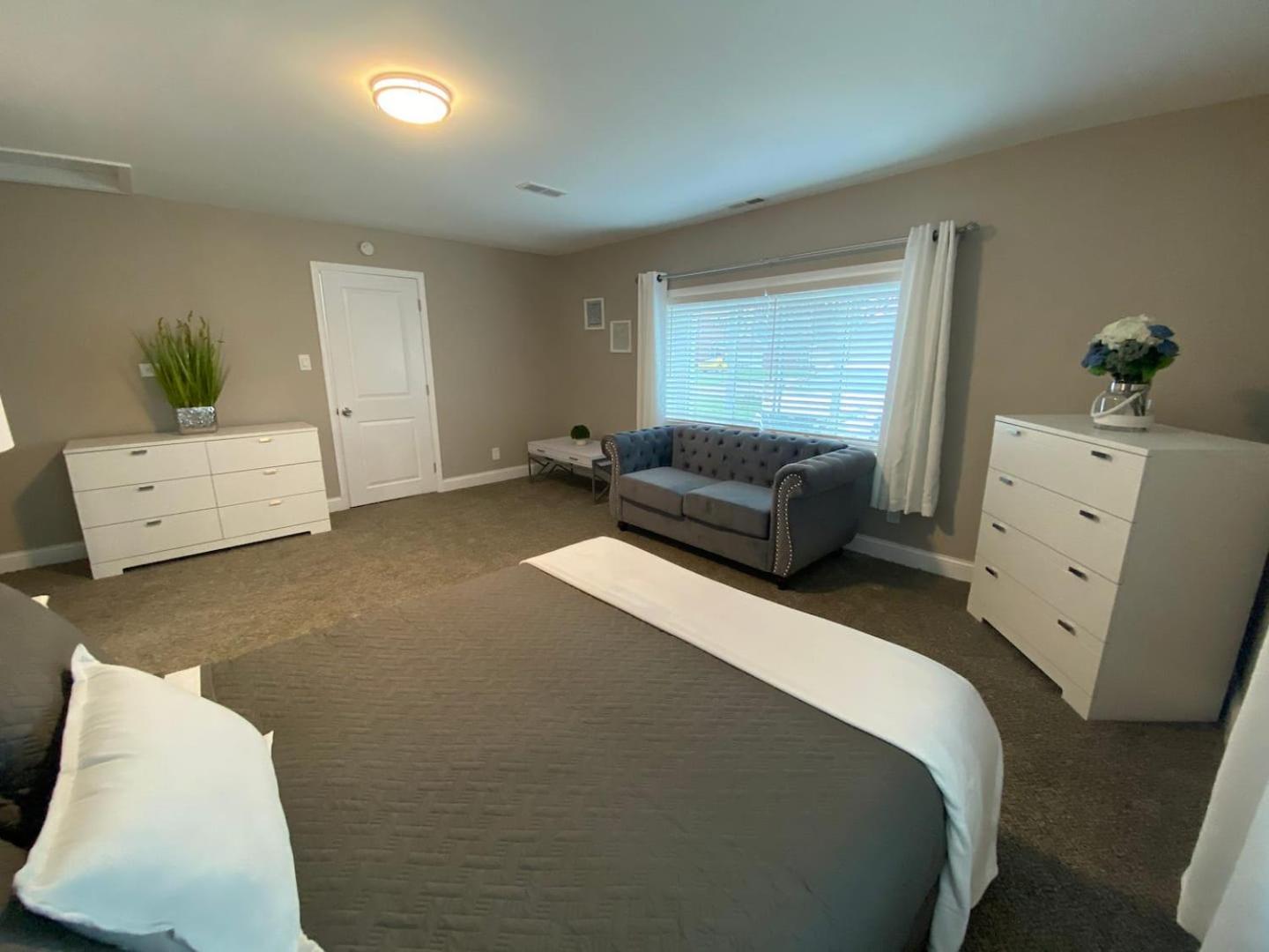 Three-Bedroom House photo 3
