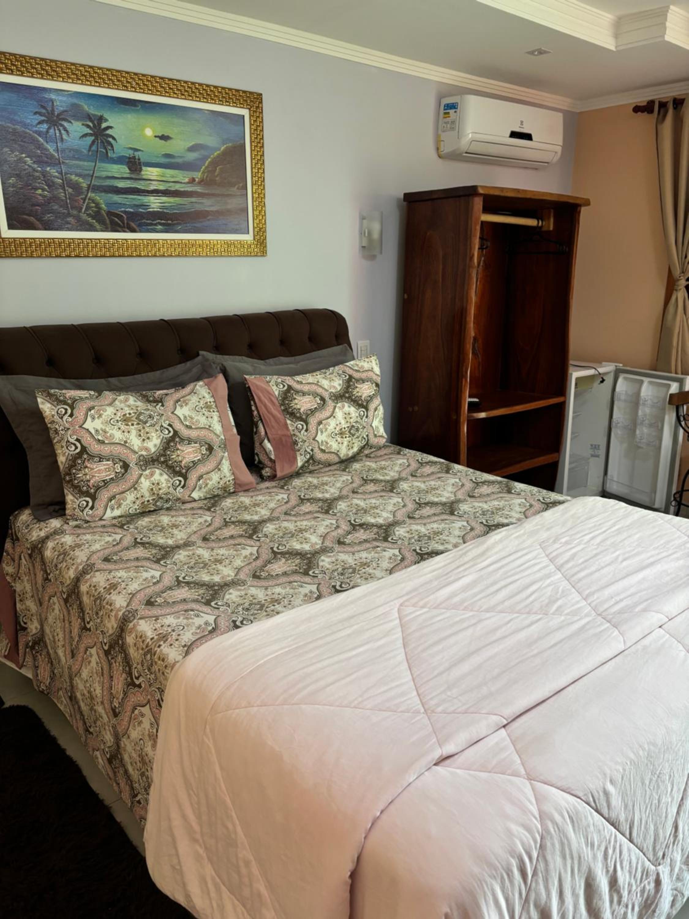 Deluxe Suite with Spa Bath photo 2