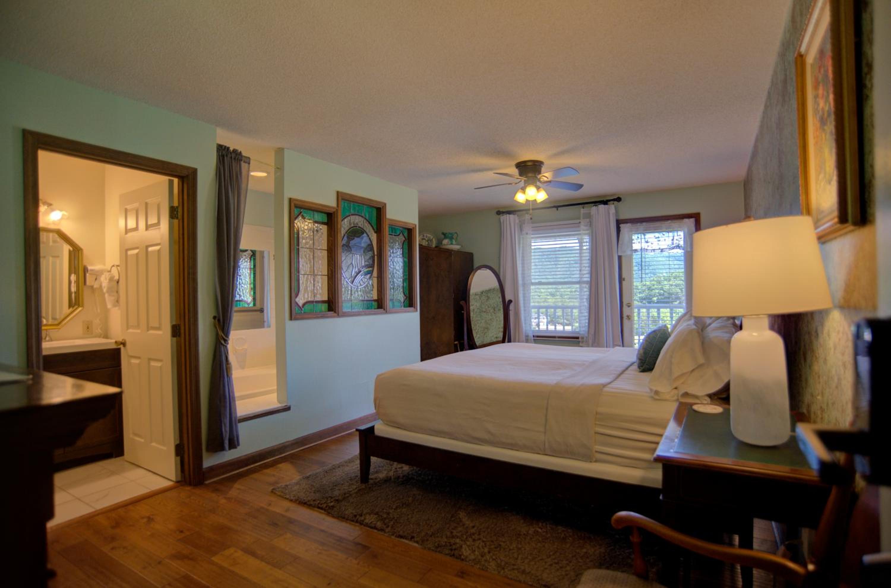 Deluxe King Room with Balcony