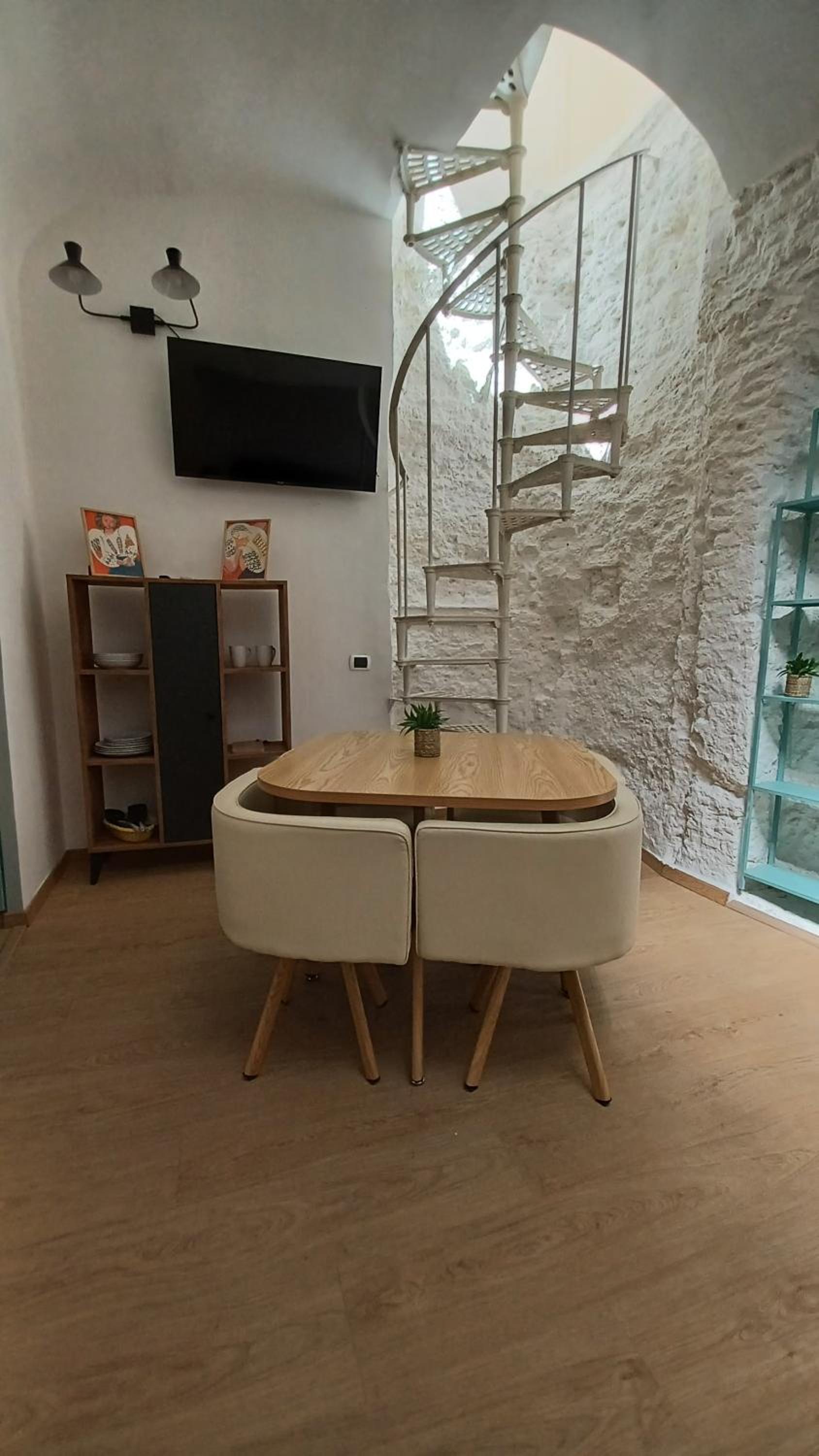 One-Bedroom Apartment photo 2