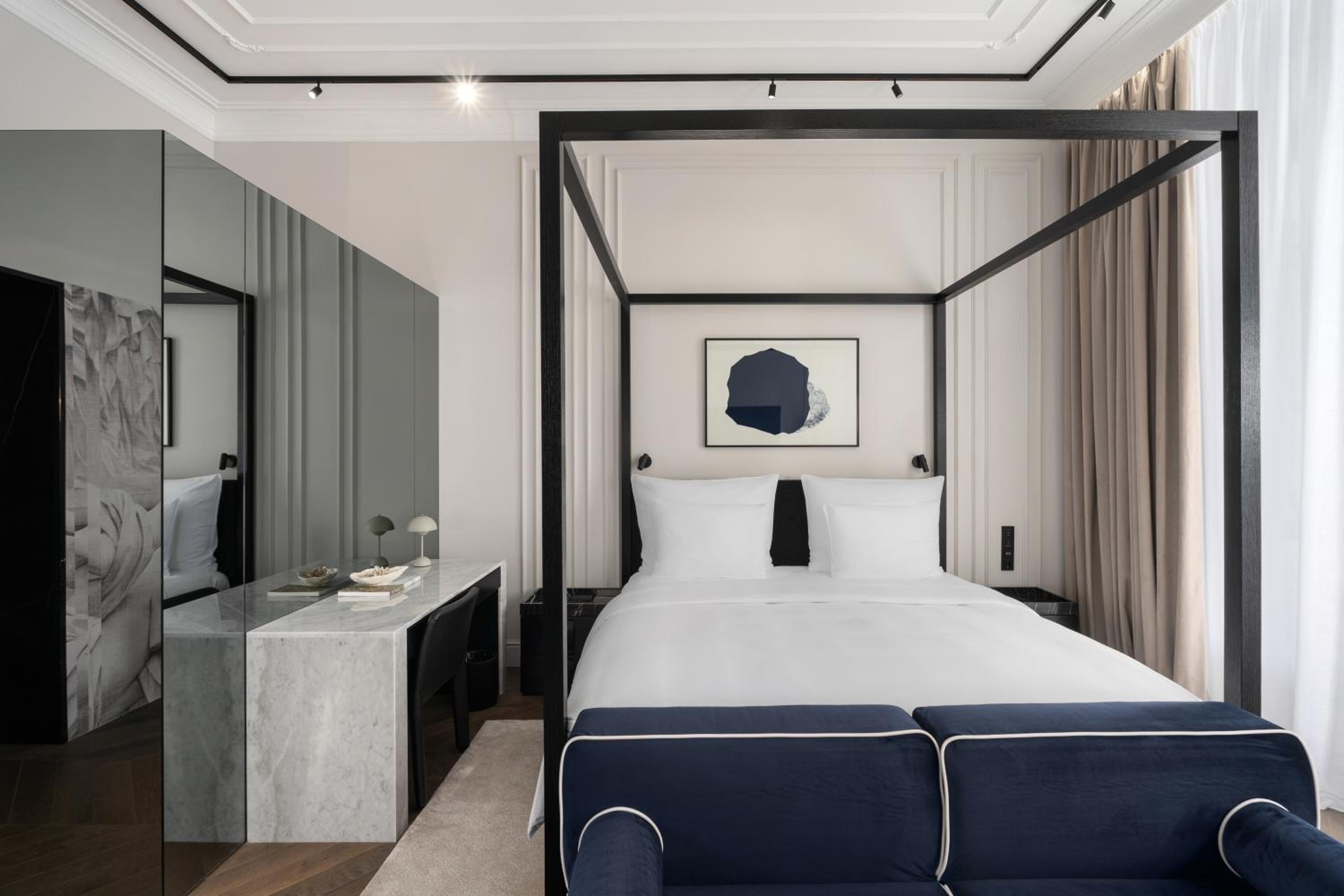 Grand Deluxe Double Room thumbnail 5
