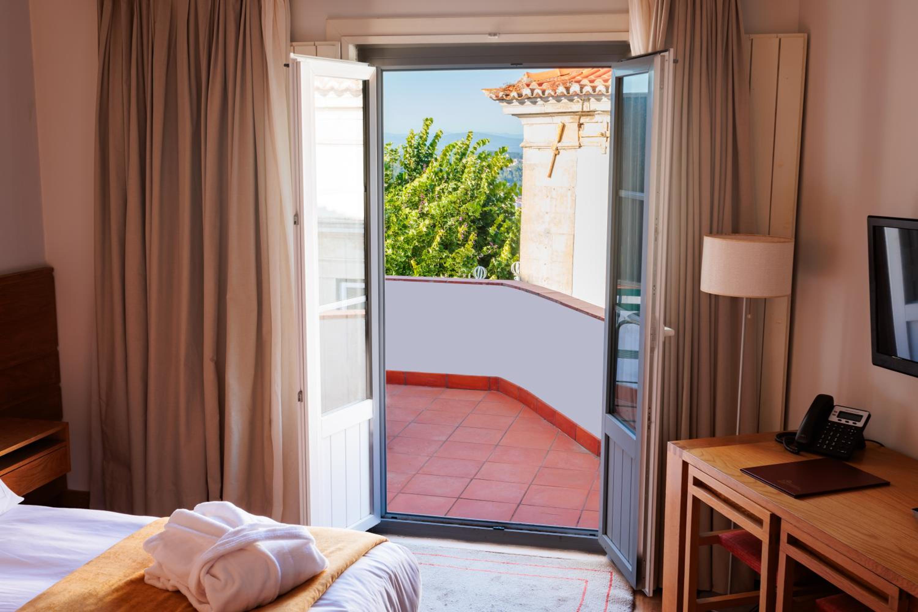 Double Room with Balcony - Photo 3