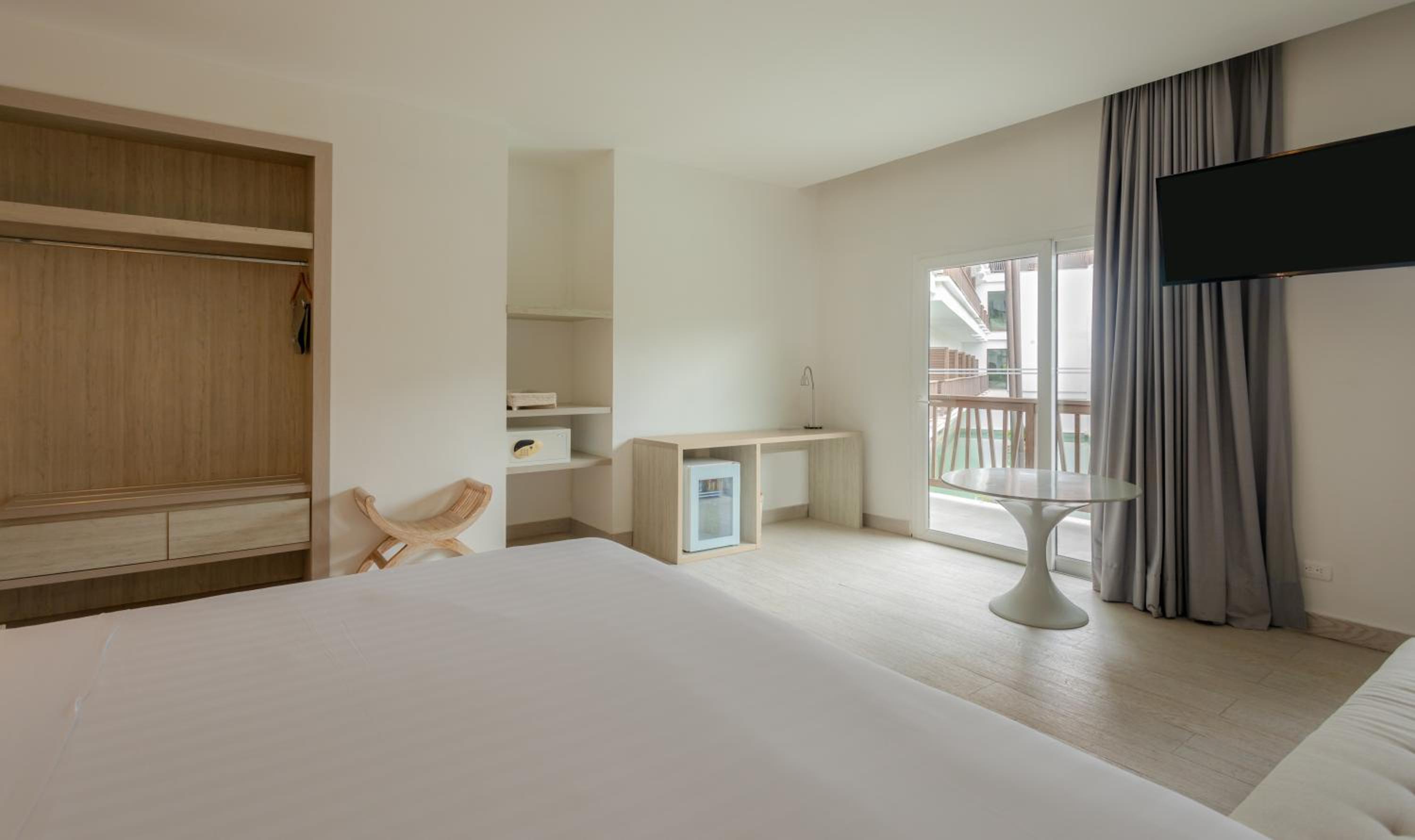 Superior King Room - Photo 3