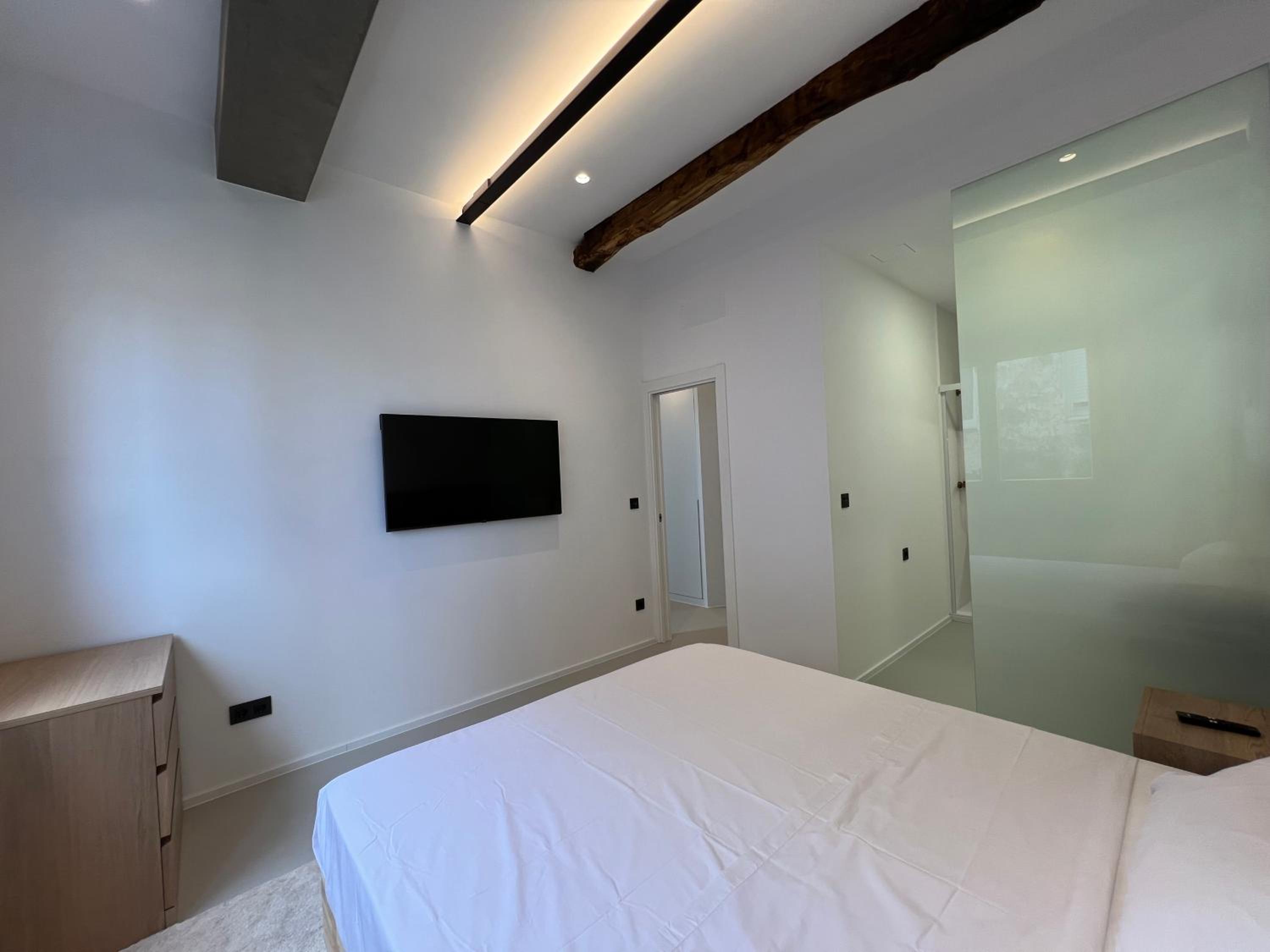 Two-Bedroom Deluxe Apartment photo 2