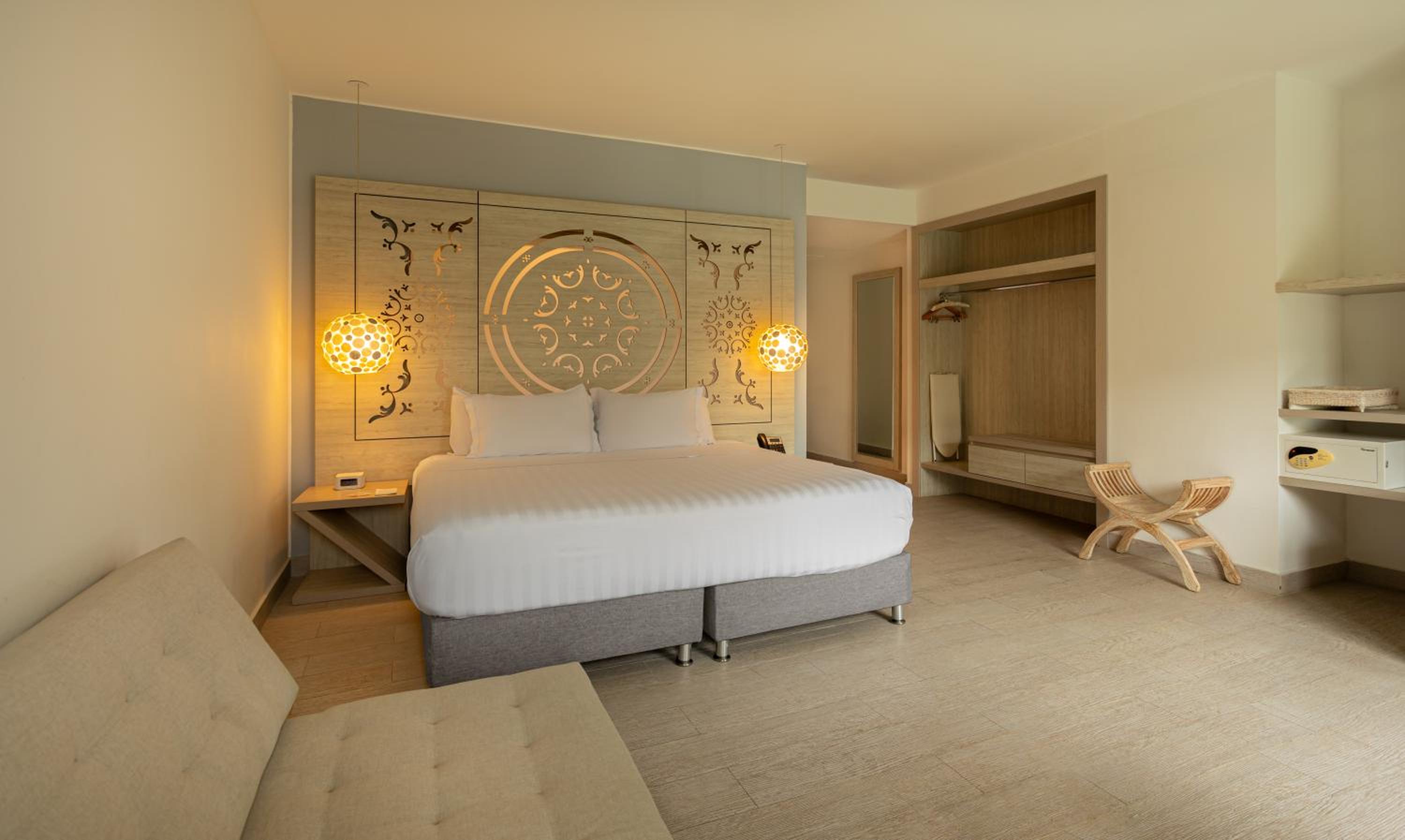 Superior King Room - Photo 1