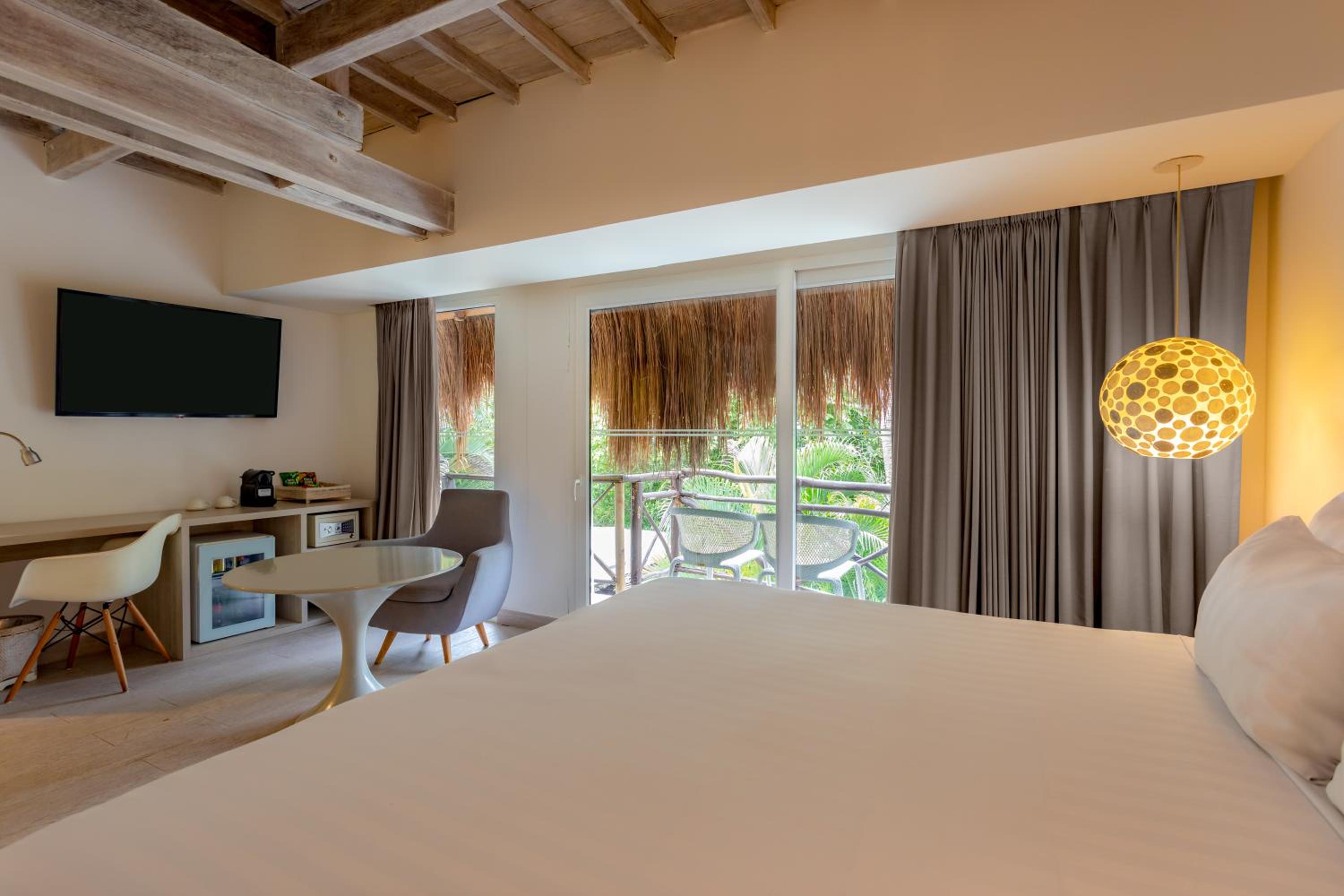 Junior Suite King Bed photo 2