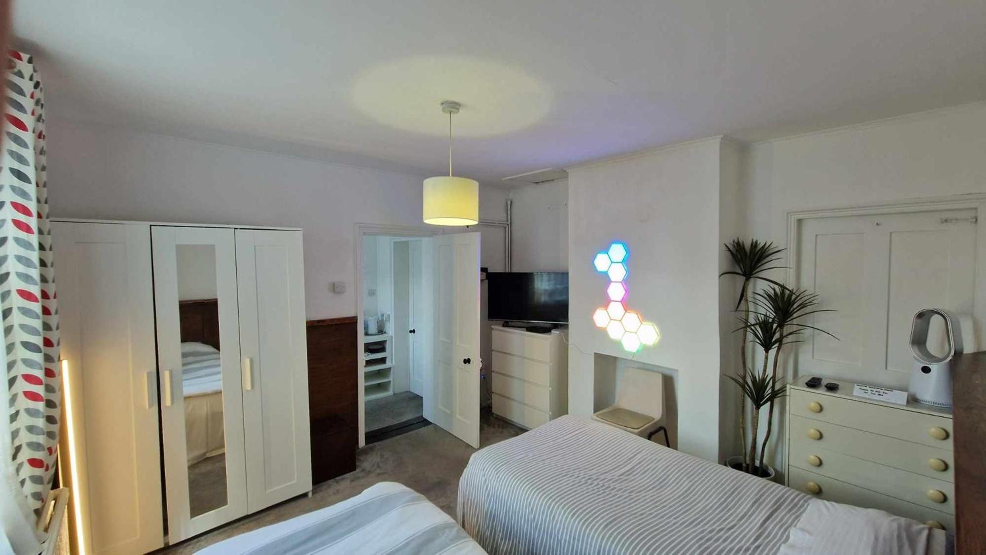 One-Bedroom Apartment photo 1