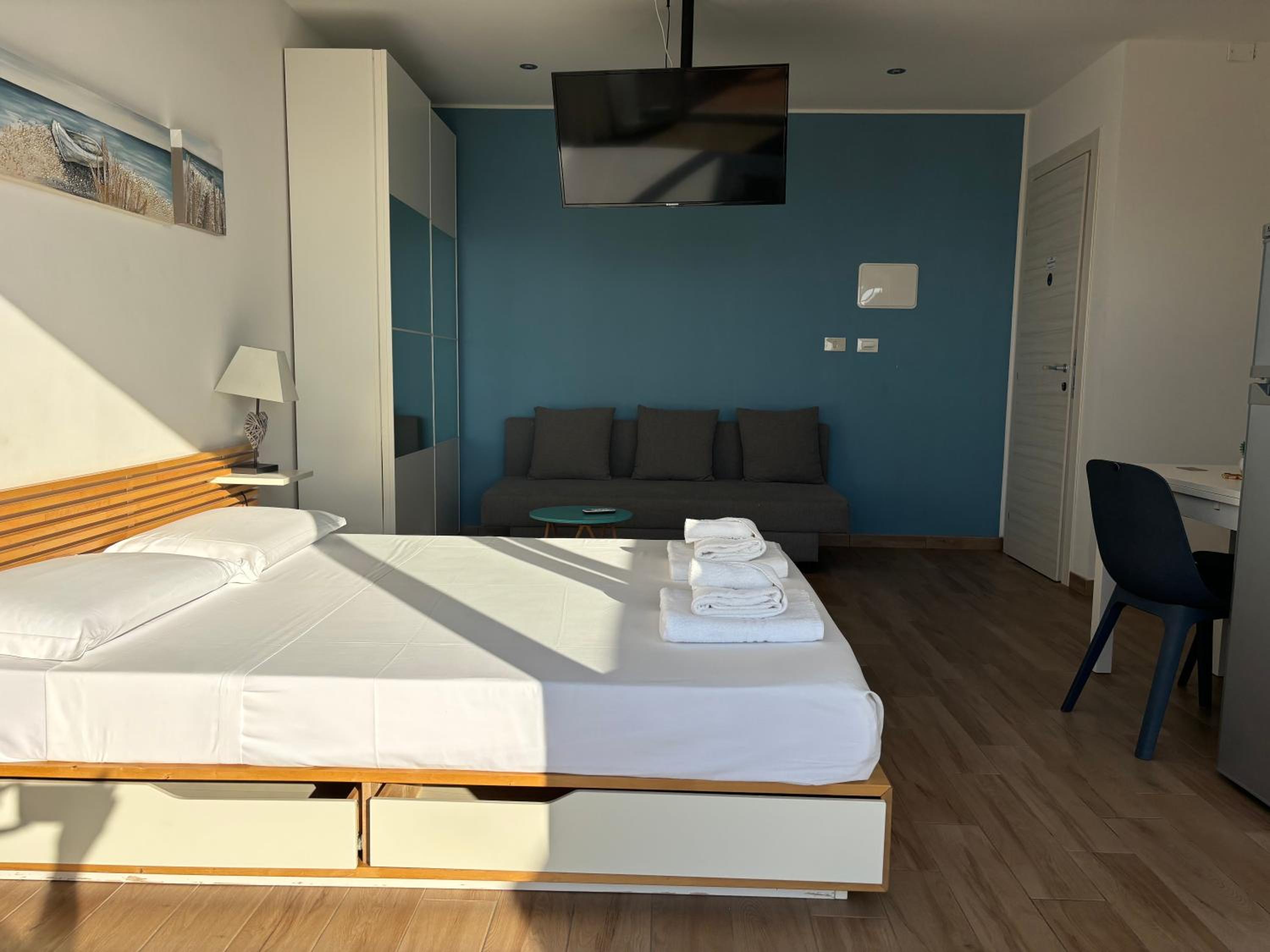 Studio Apartment with Sea View - Photo 26