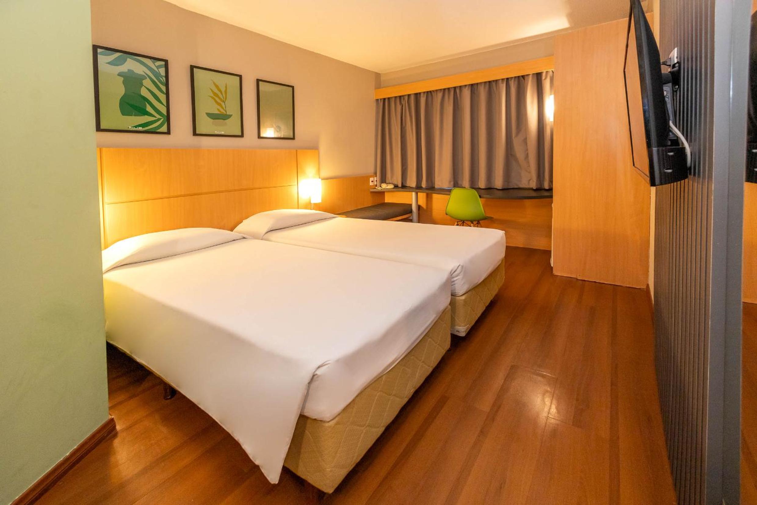 Standard Twin Room - Photo 8