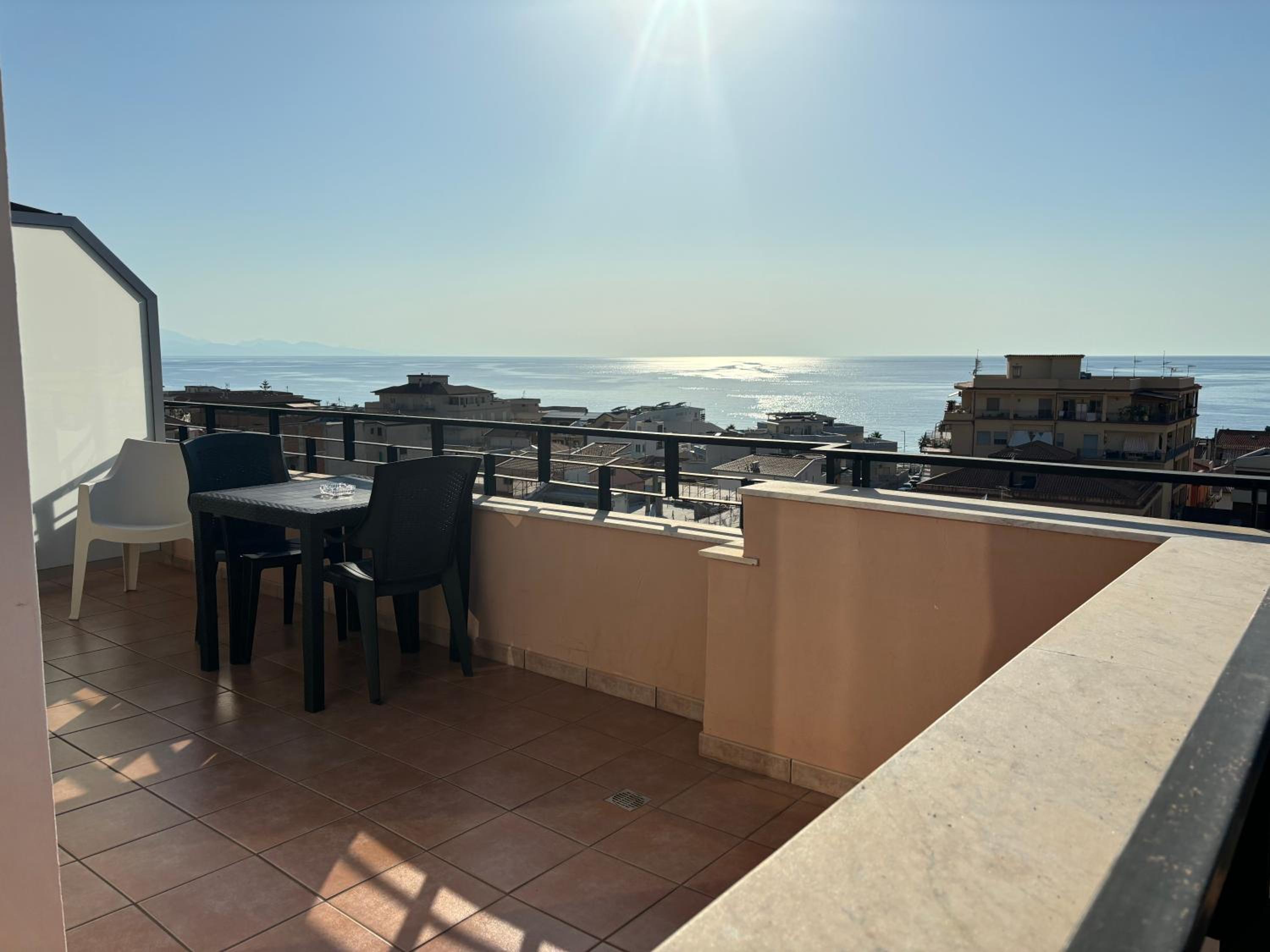 Studio Apartment with Sea View - Photo 3