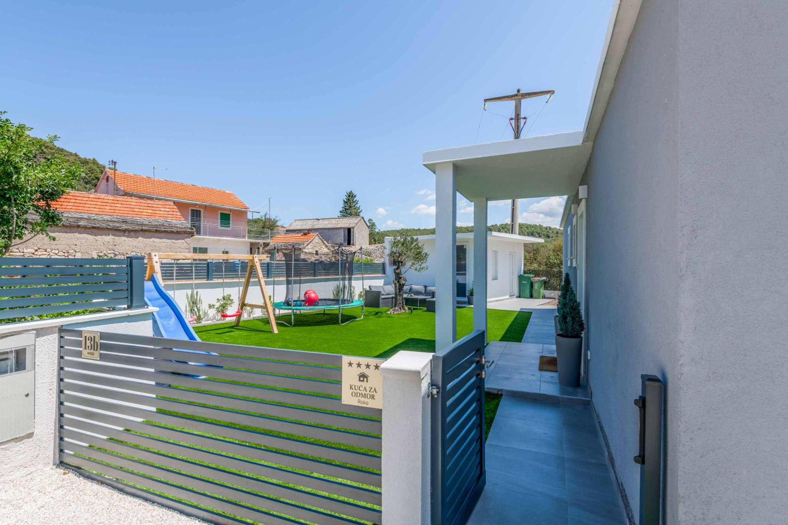 Villa photo 2