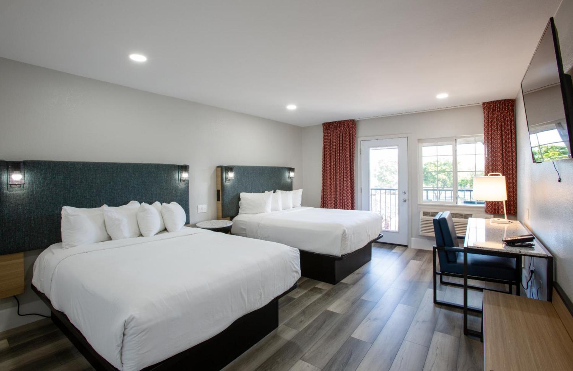 Courtyard Queen Room With Two Queen Beds - Photo 1