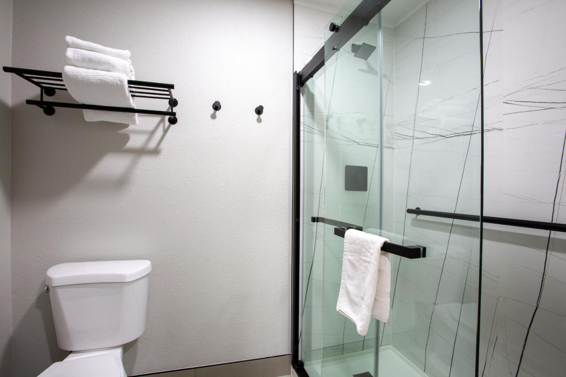 King Room - Non-Smoking - Photo 3