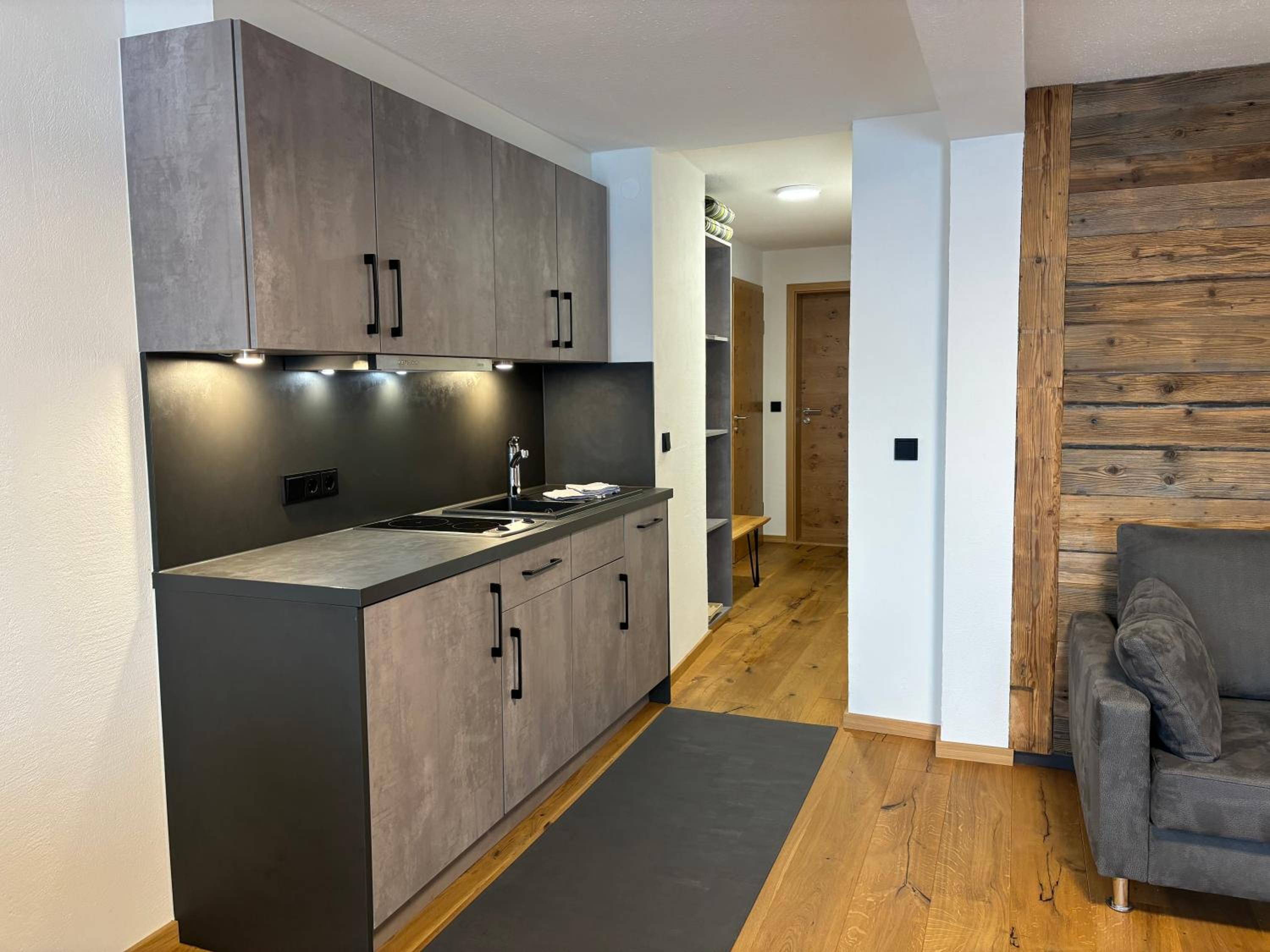 Apartment with Mountain View photo 3