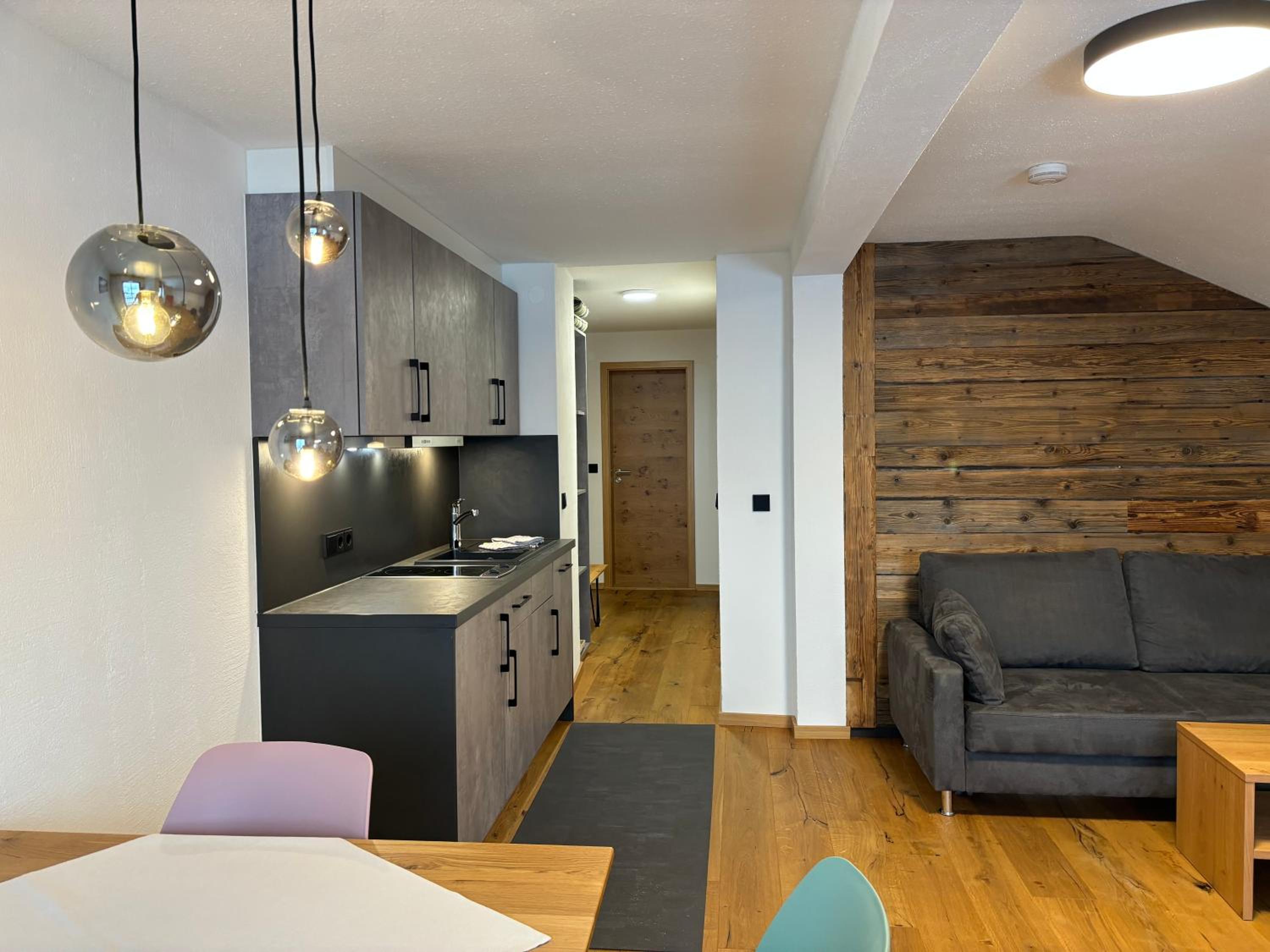 Apartment with Mountain View photo 2