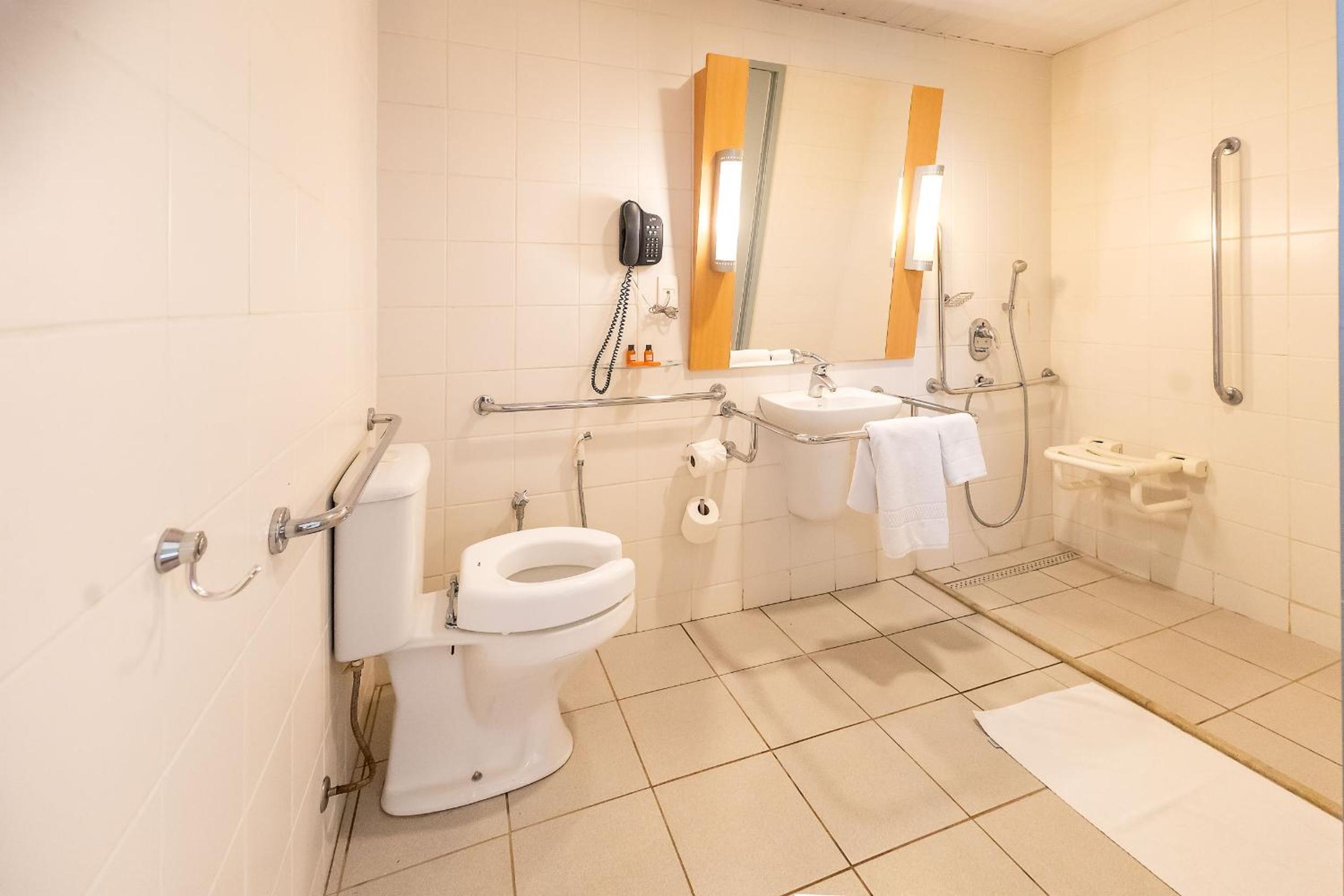 Standard Double Room - Wheelchair Accessible - Photo 10
