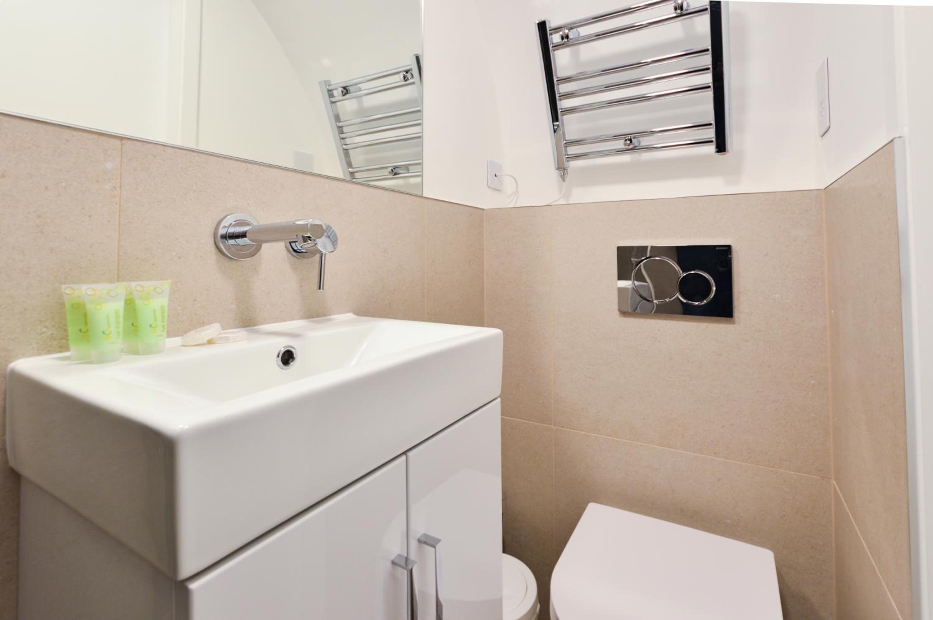 Budget Single Basement Room photo 3