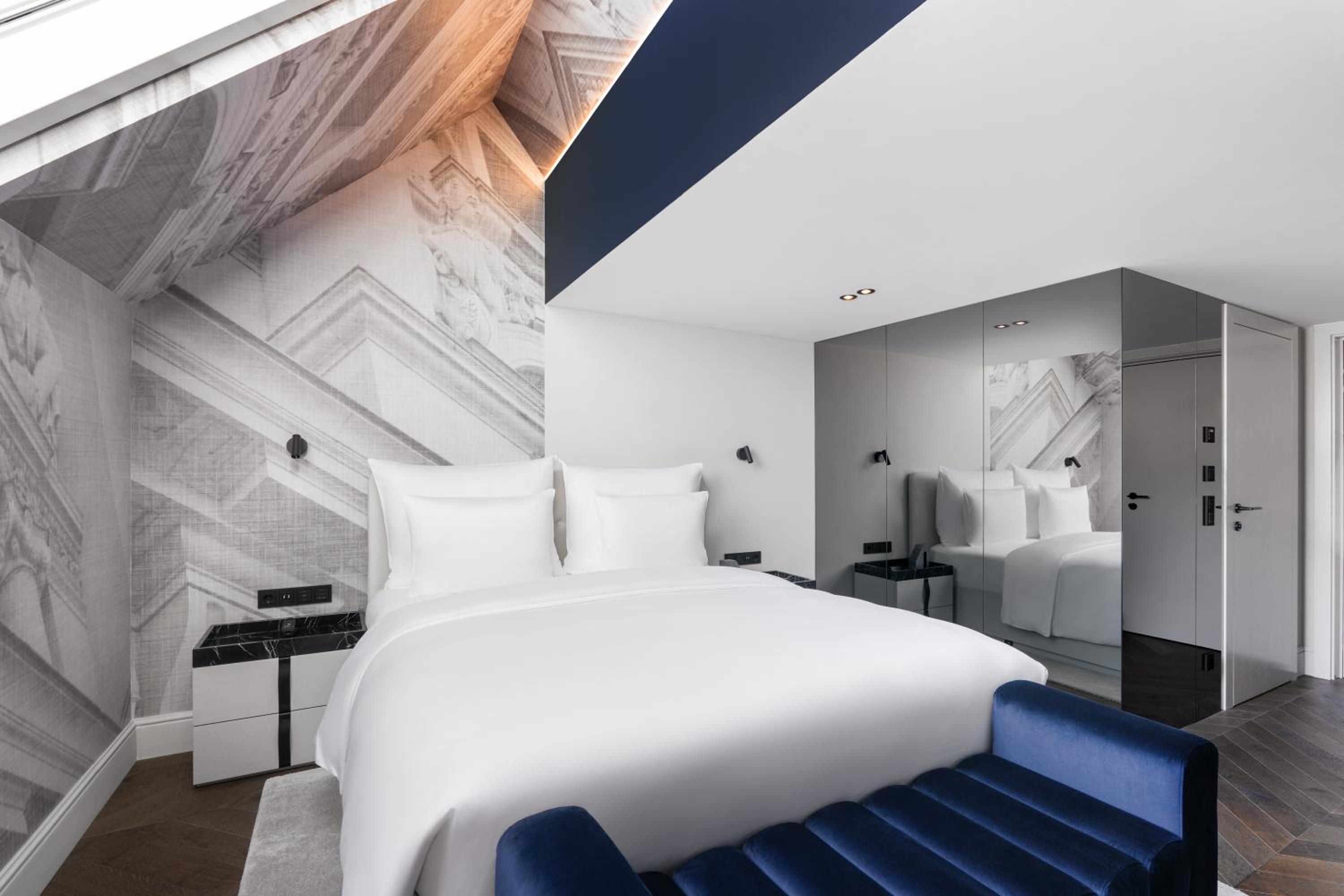 Classic Double Room thumbnail 5