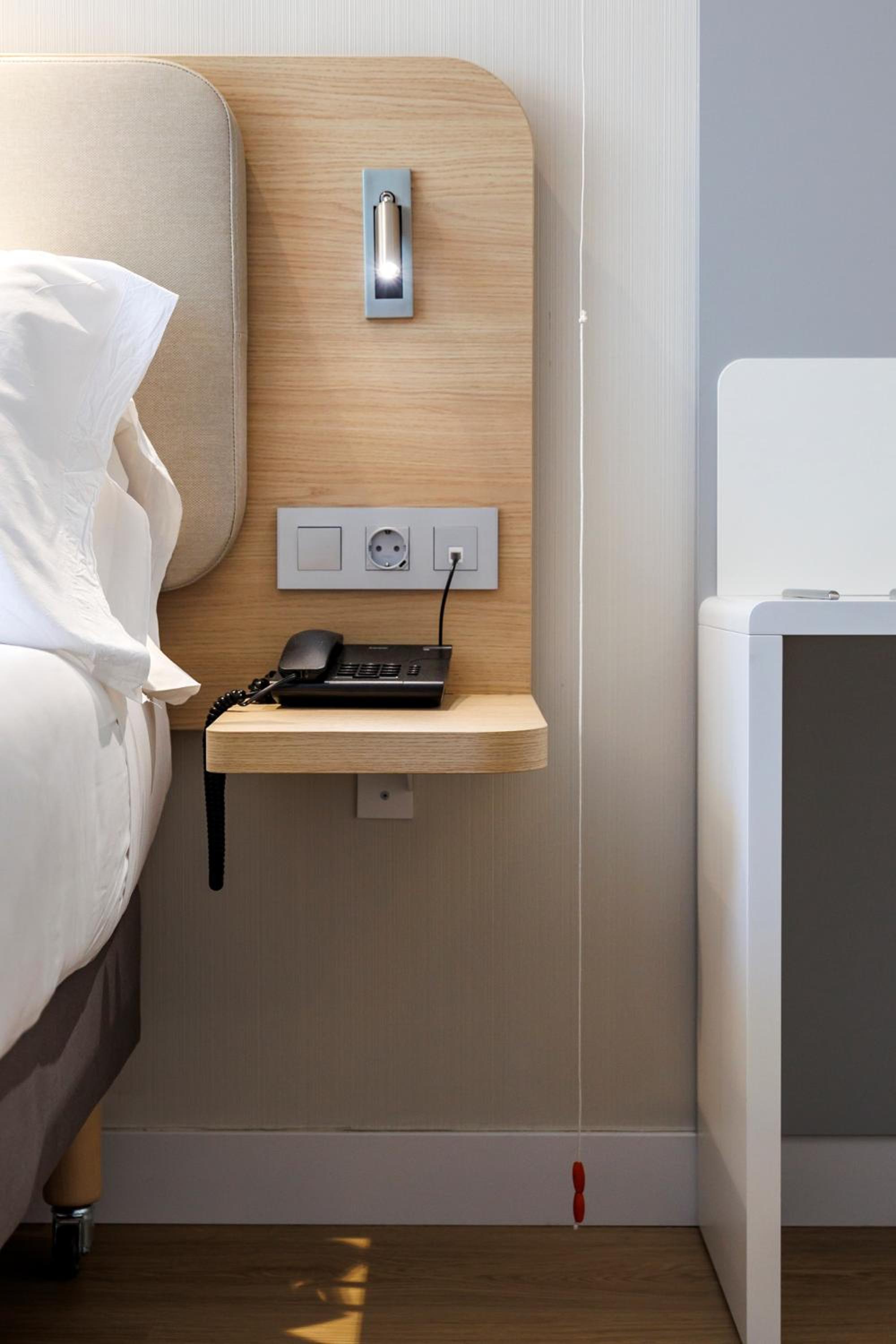 Standard Queen Room - Accessible with Free Breakfast - Photo 6