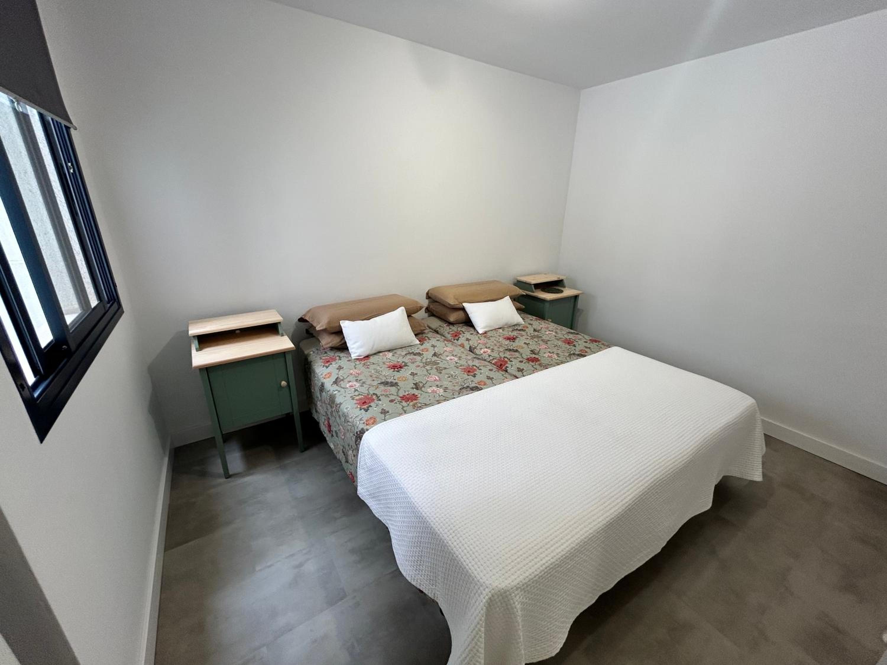Deluxe One-Bedroom Apartment photo 3