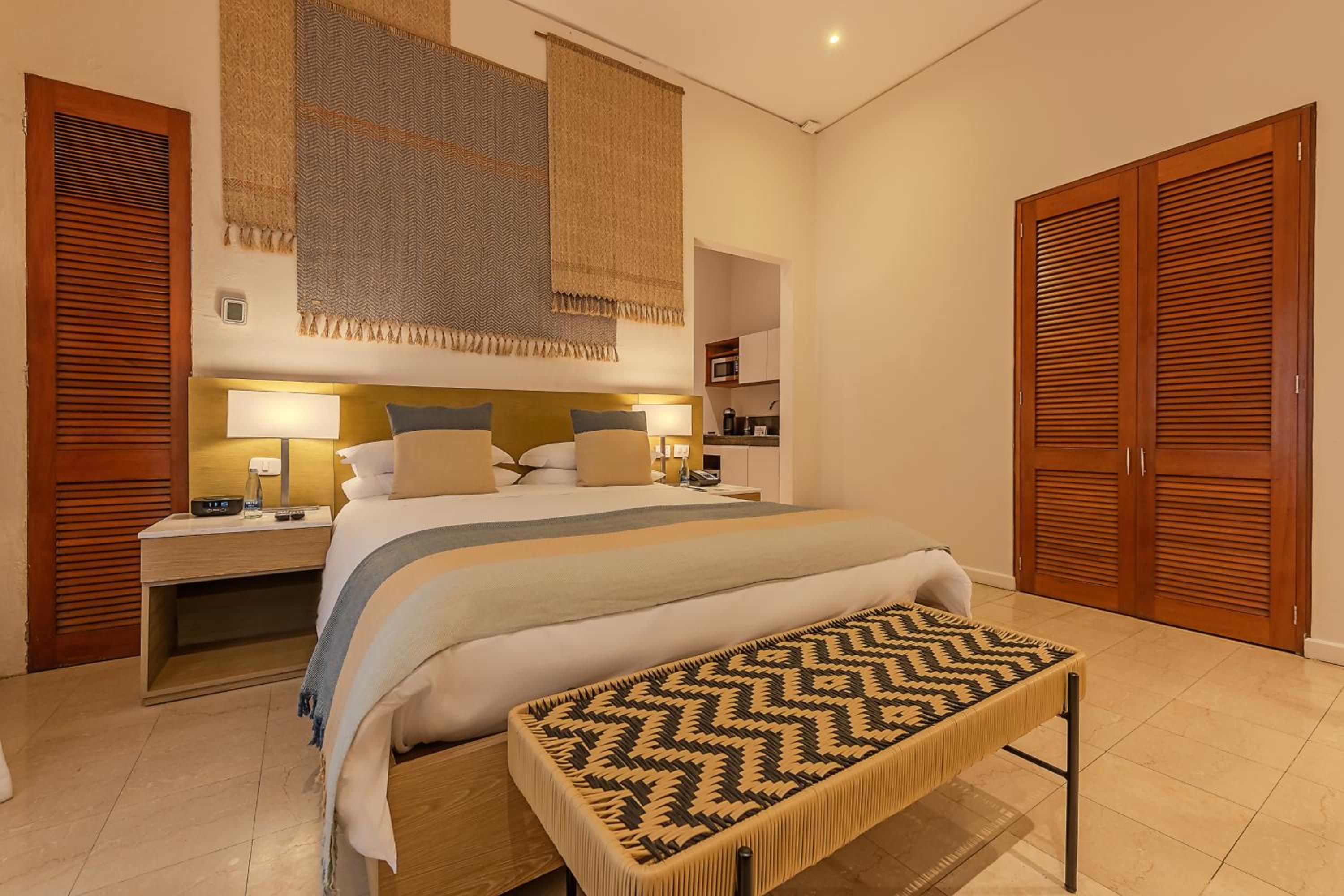 Deluxe Queen Room - Photo 4