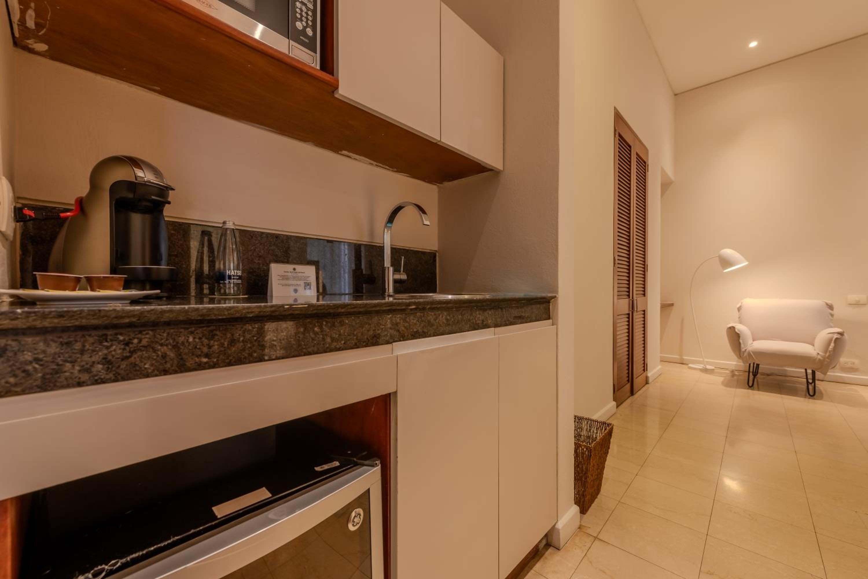 Family Duplex Queen Suite - Photo 9