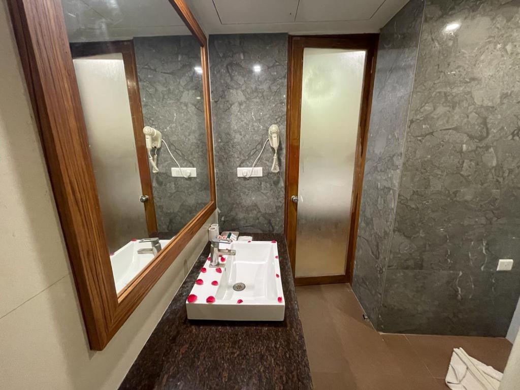 Standard Double or Twin Room - Complimentary Shuttle Pickup and Drop to Sai Baba Temple (Gate 2) - Photo 3