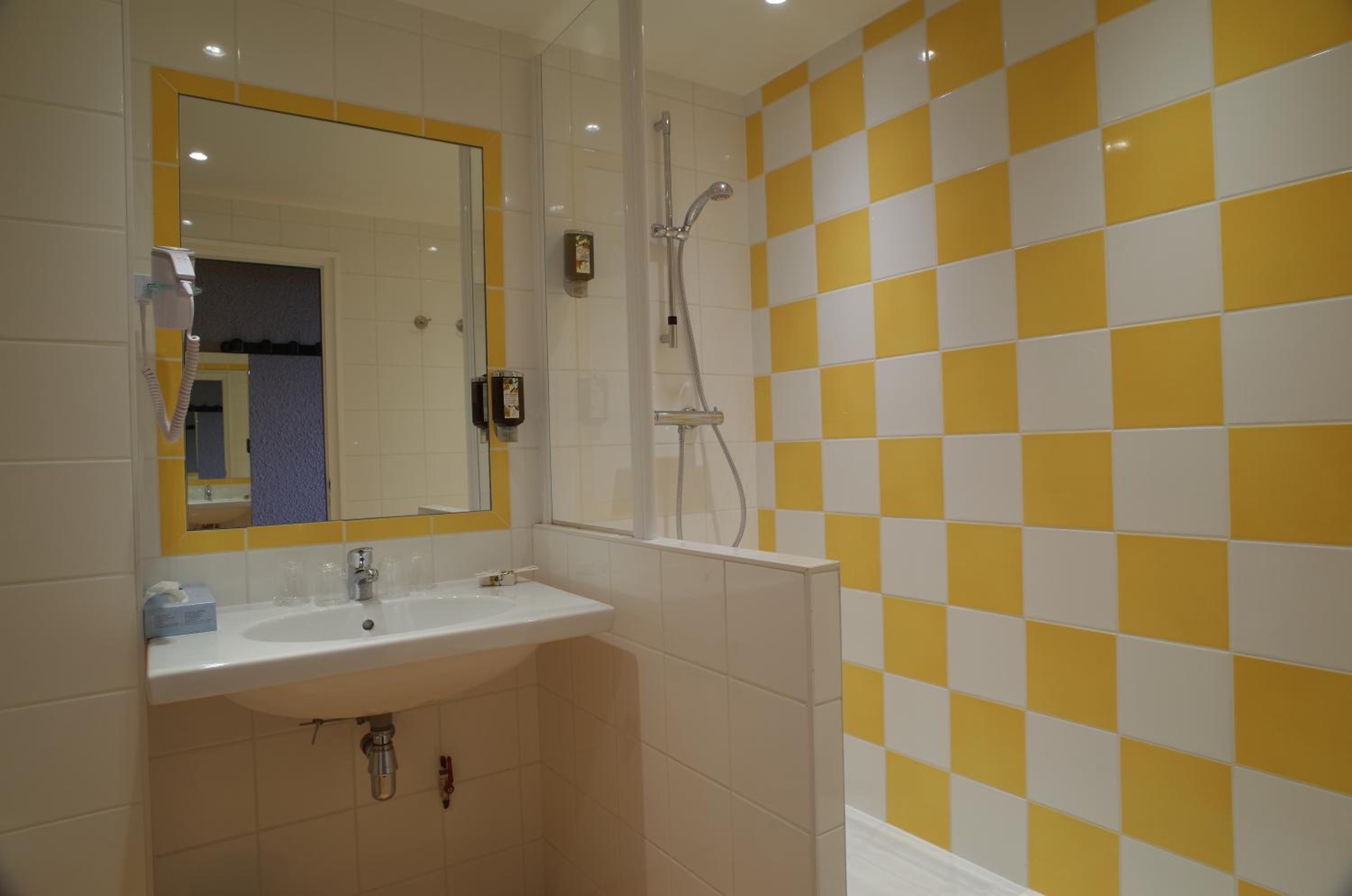 Classic Double Room - Lake Side - Photo 10