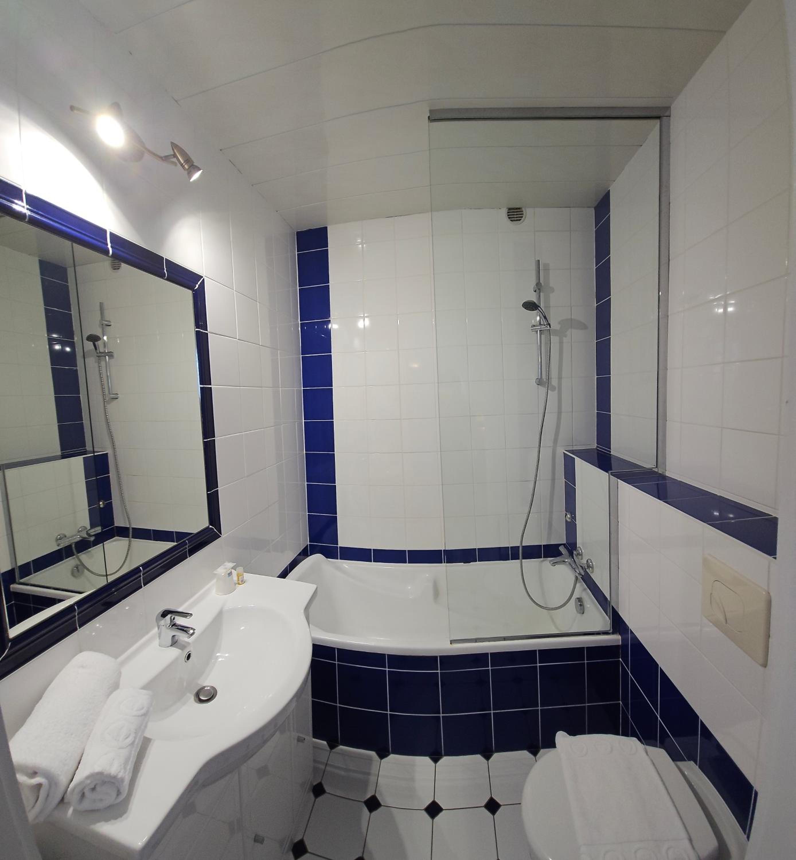 Standard Twin Room - Photo 3