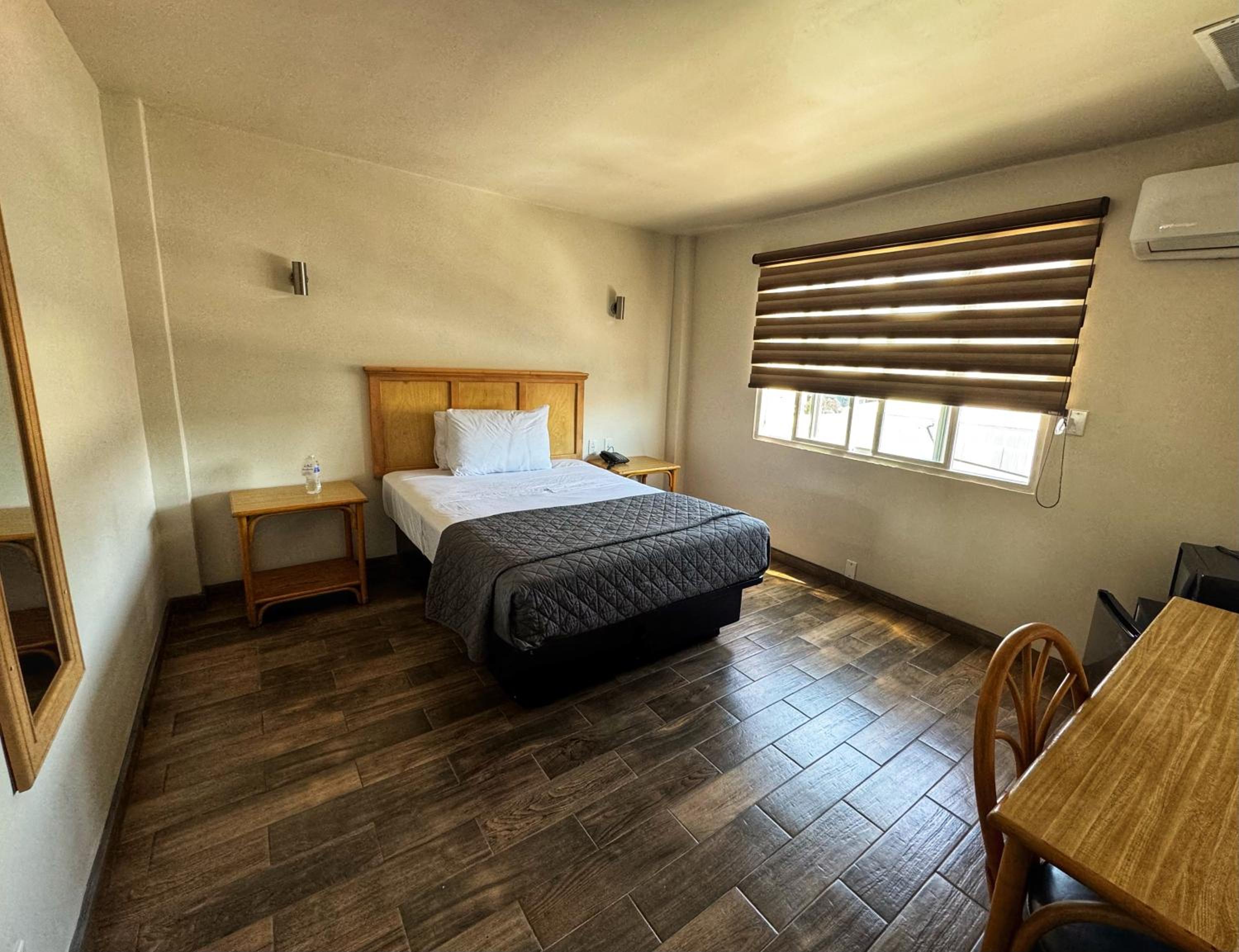 Queen Room photo 1