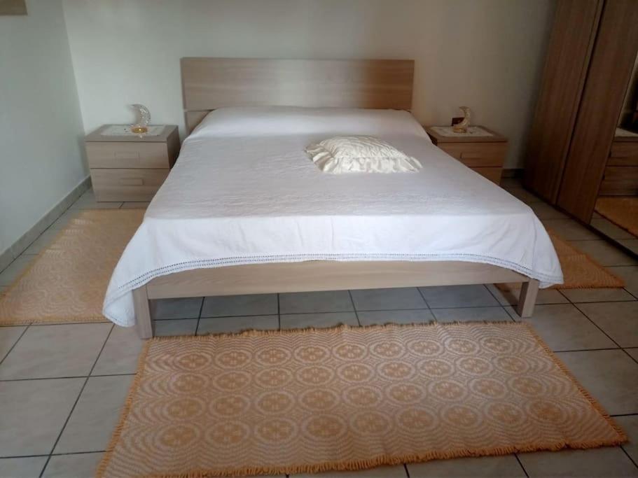 One-Bedroom House photo 1