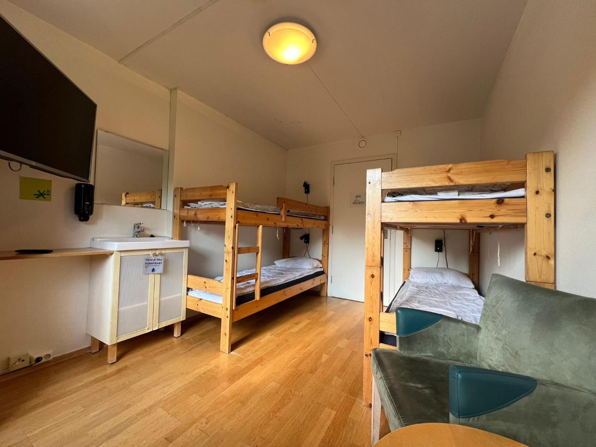 Quadruple Room with Shared Bathroom photo 2