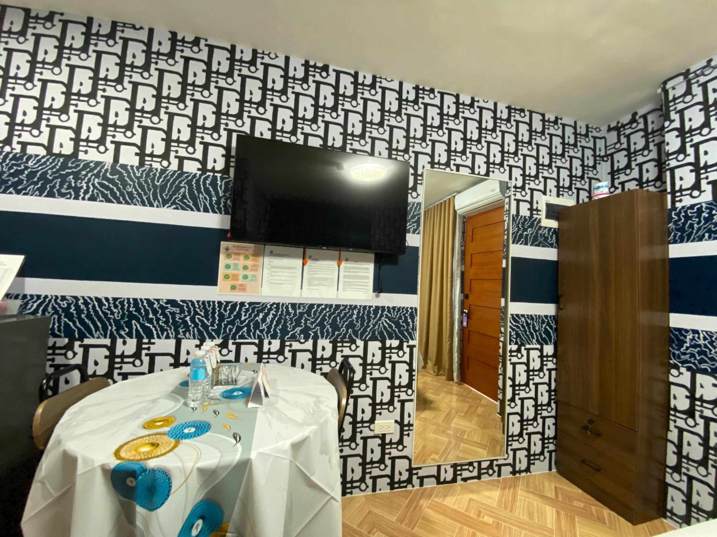 Deluxe Double Room (2 Adults + 1 Child) photo 2