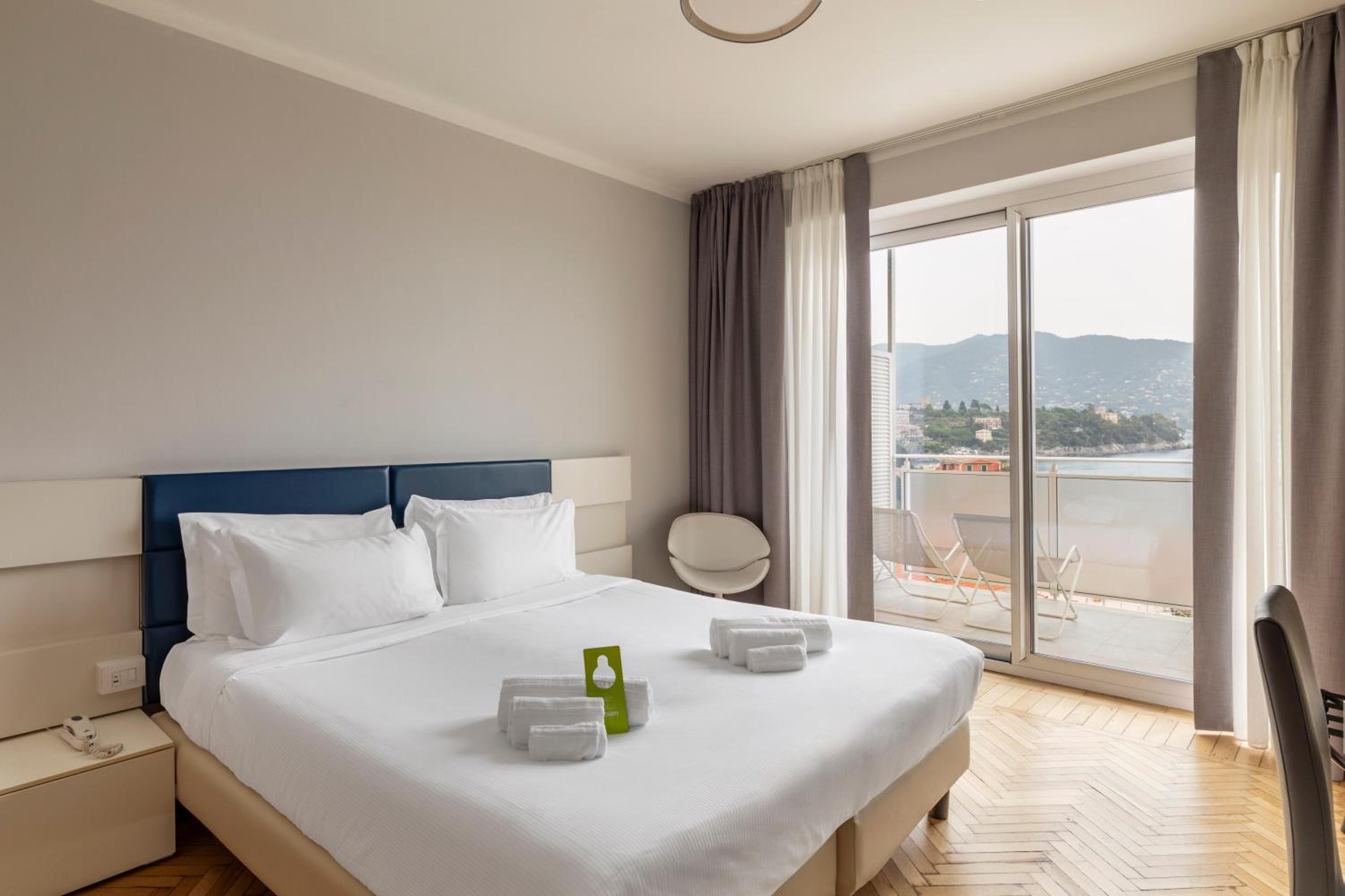 Double Room with Sea View - Photo 1