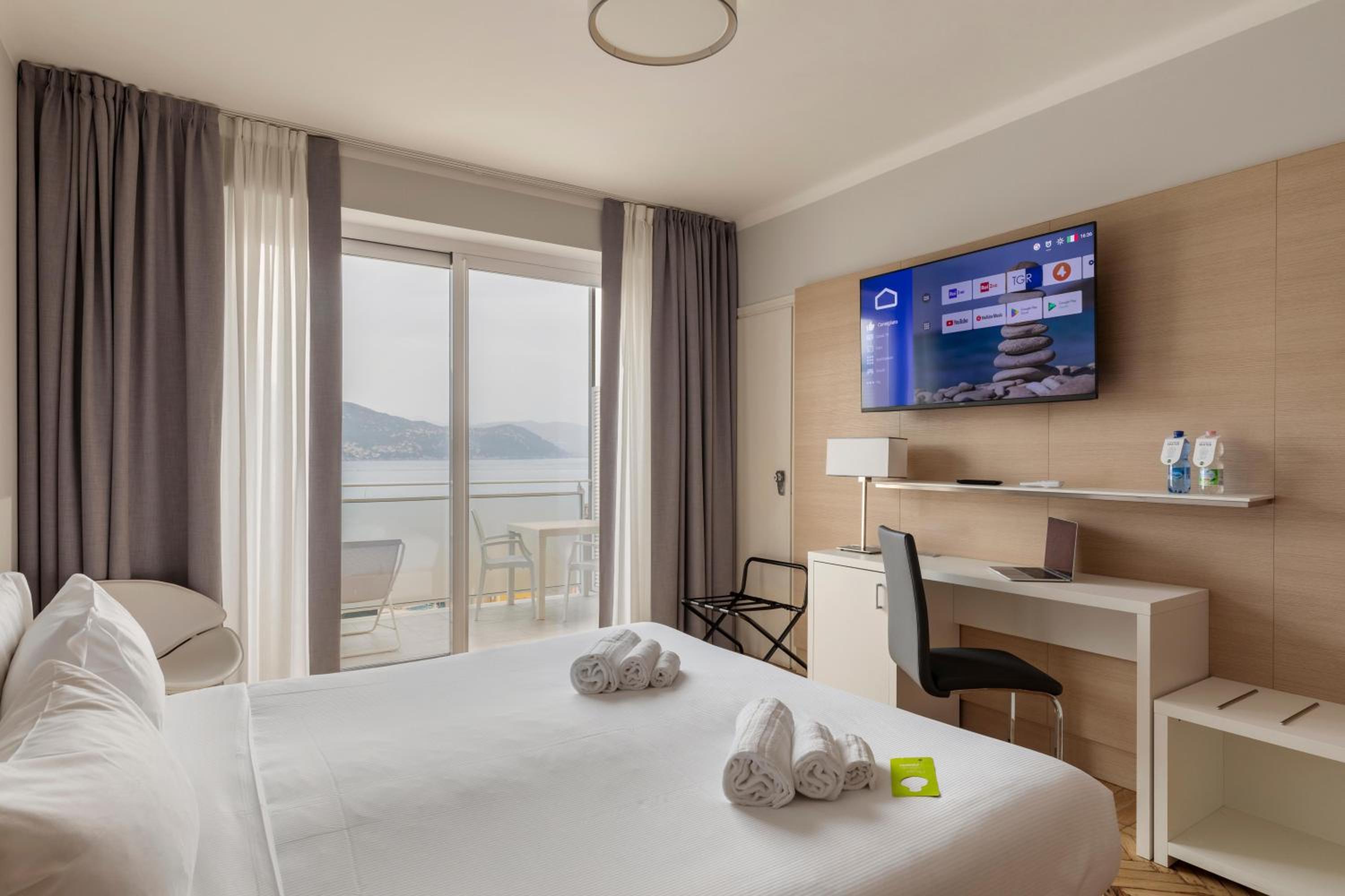 Double Room with Sea View - Photo 5