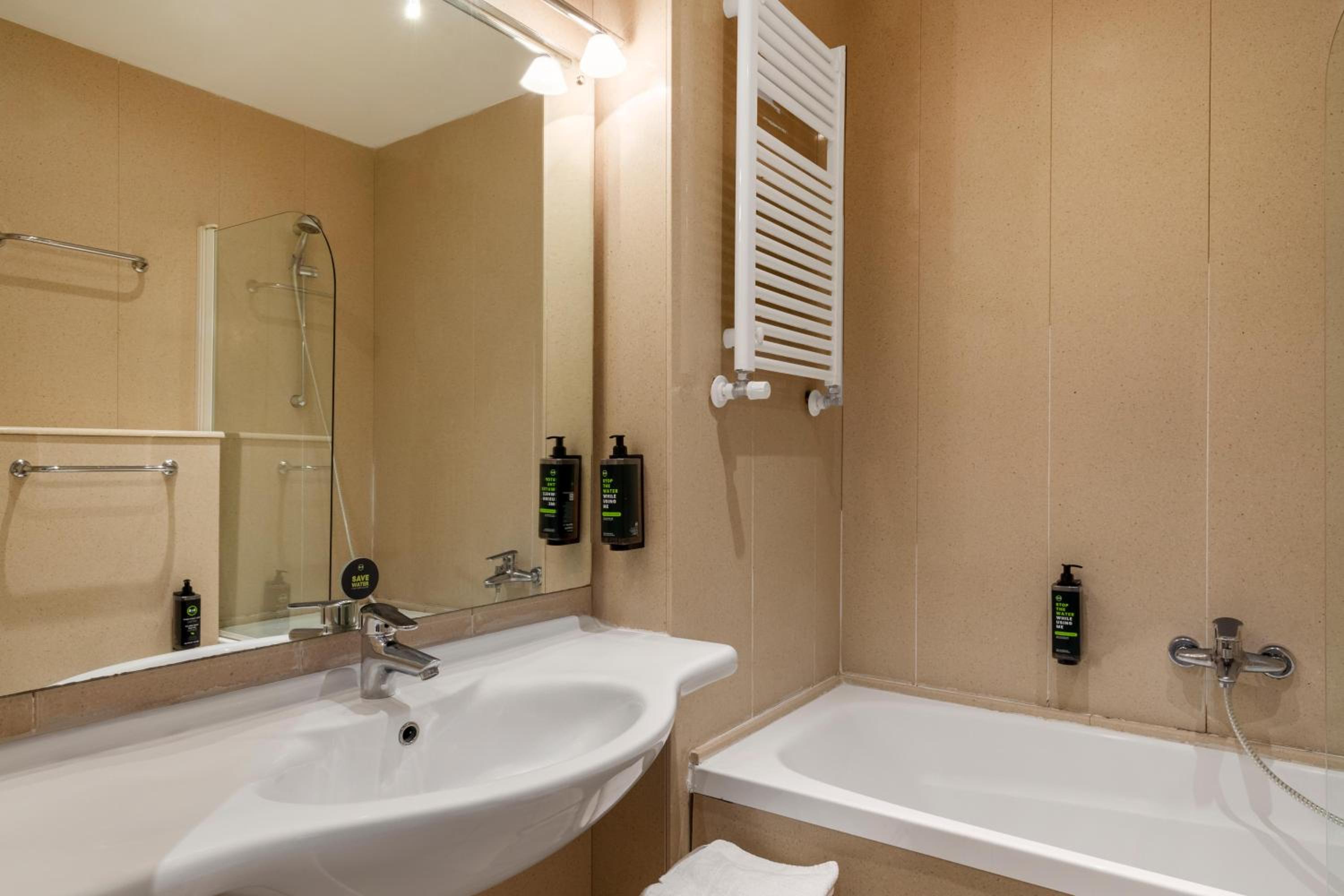 Double Room with Sea View - Photo 3