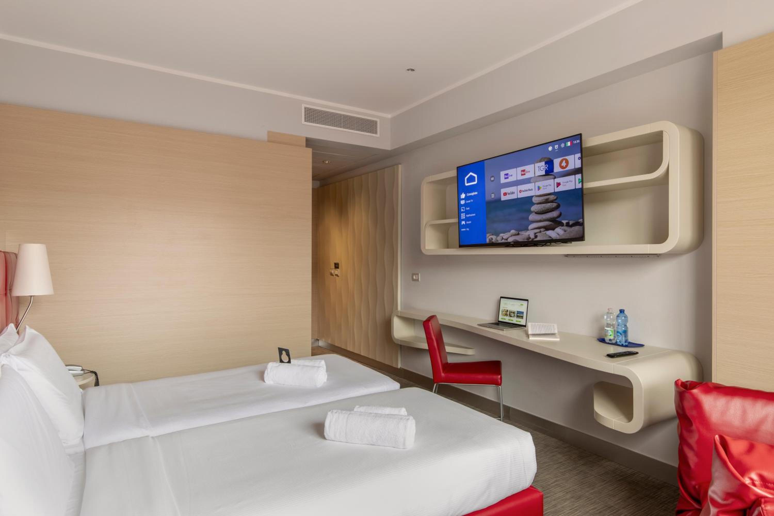 Standard Double or Twin Room - Photo 5