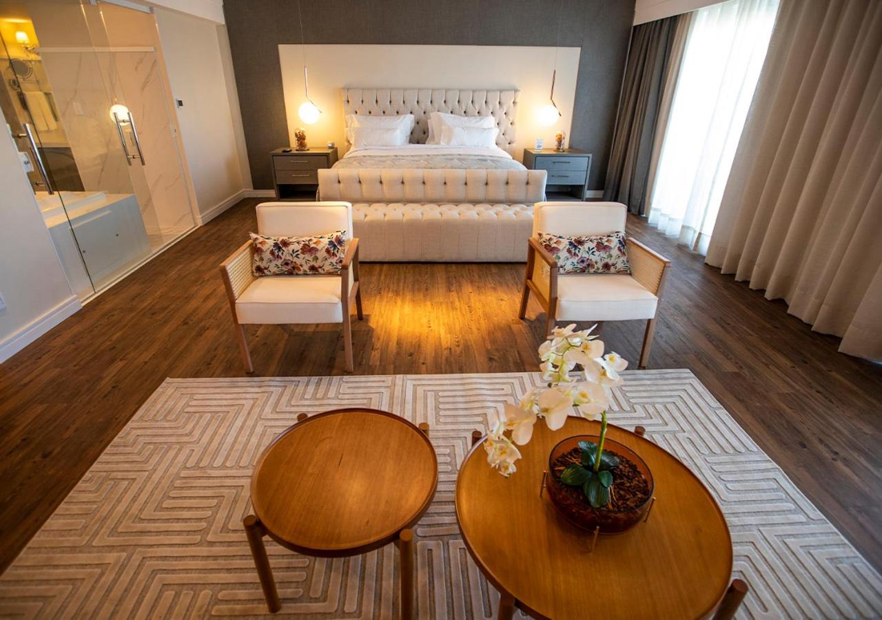 Deluxe Suite with Spa Bath