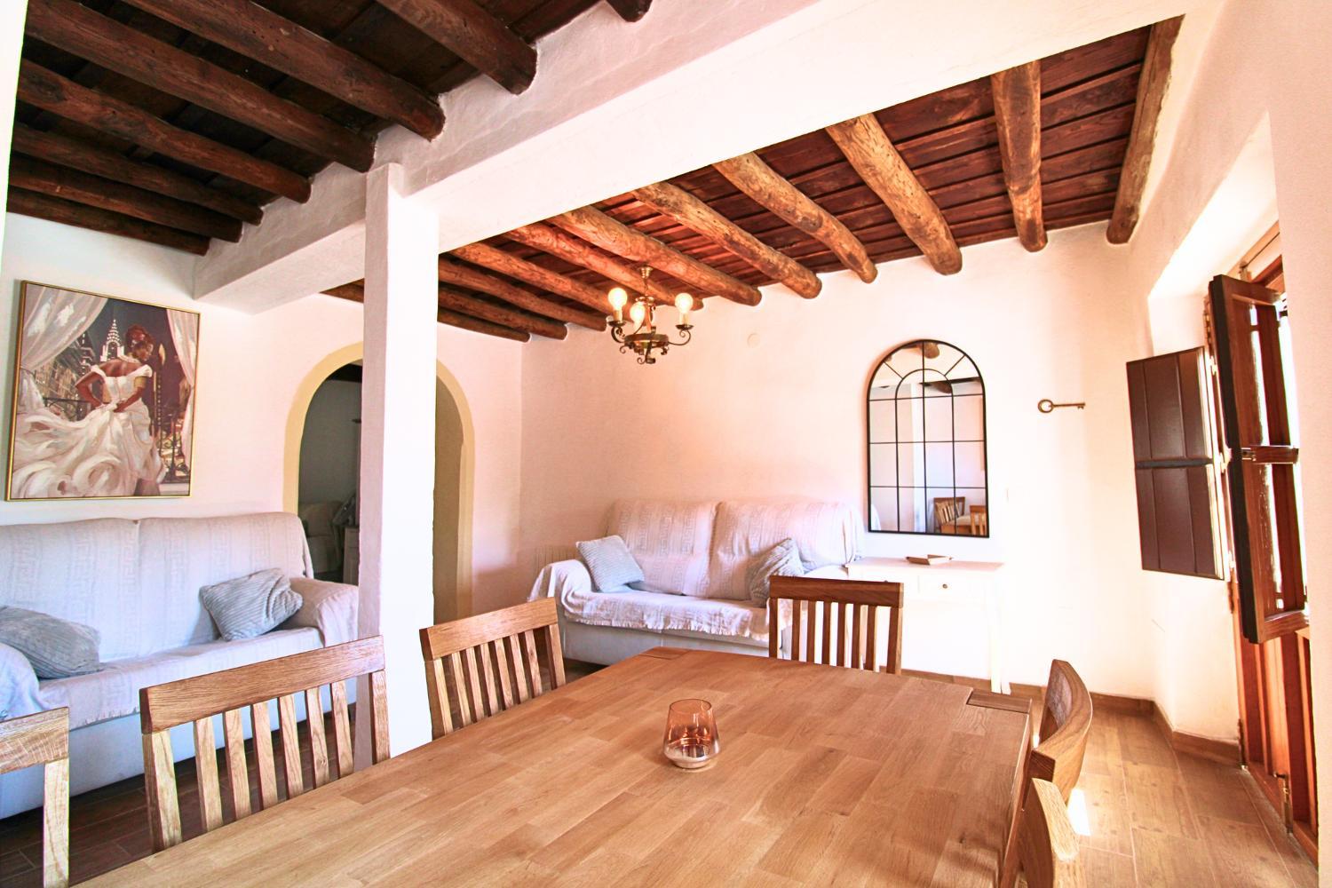 Casa de cuatro habitaciones