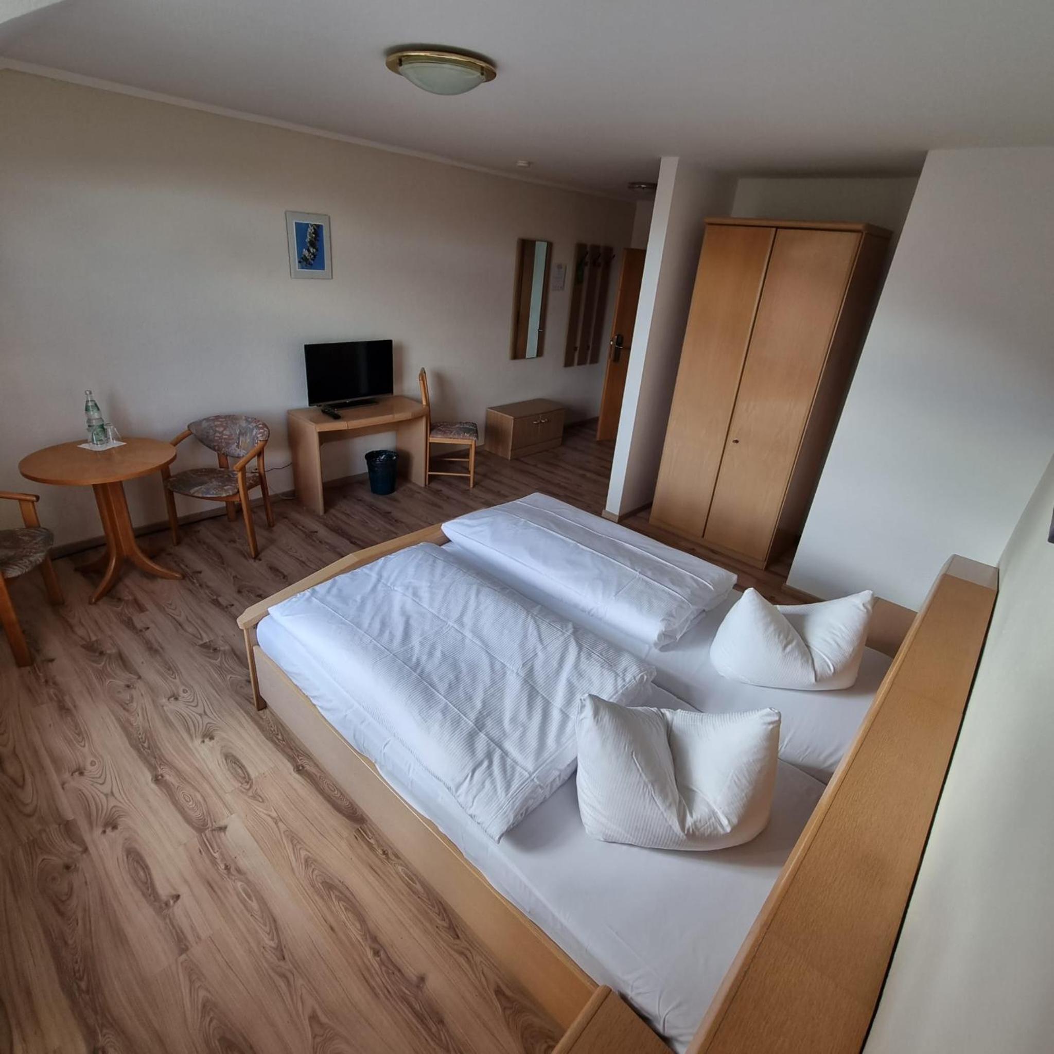 Standard Double Room - Photo 2